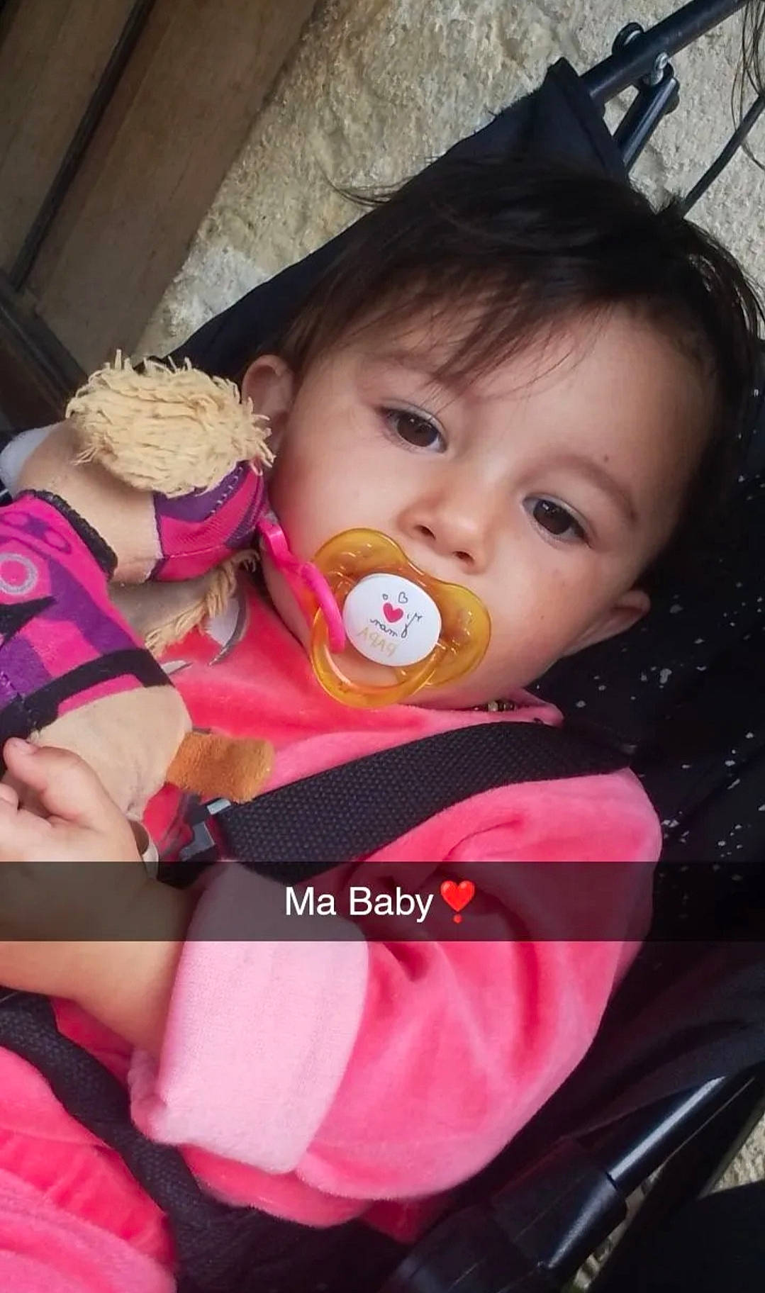 Inaya participe au concours pour gagner de l'argent avec cette photo : baby, baby_carriage, baby_products, baby_toddler_clothing, cheek, child, eyelash, facial_expression, fun, happy, human, lip, mouth, nose, person, pink, product, skin, thigh, toddler