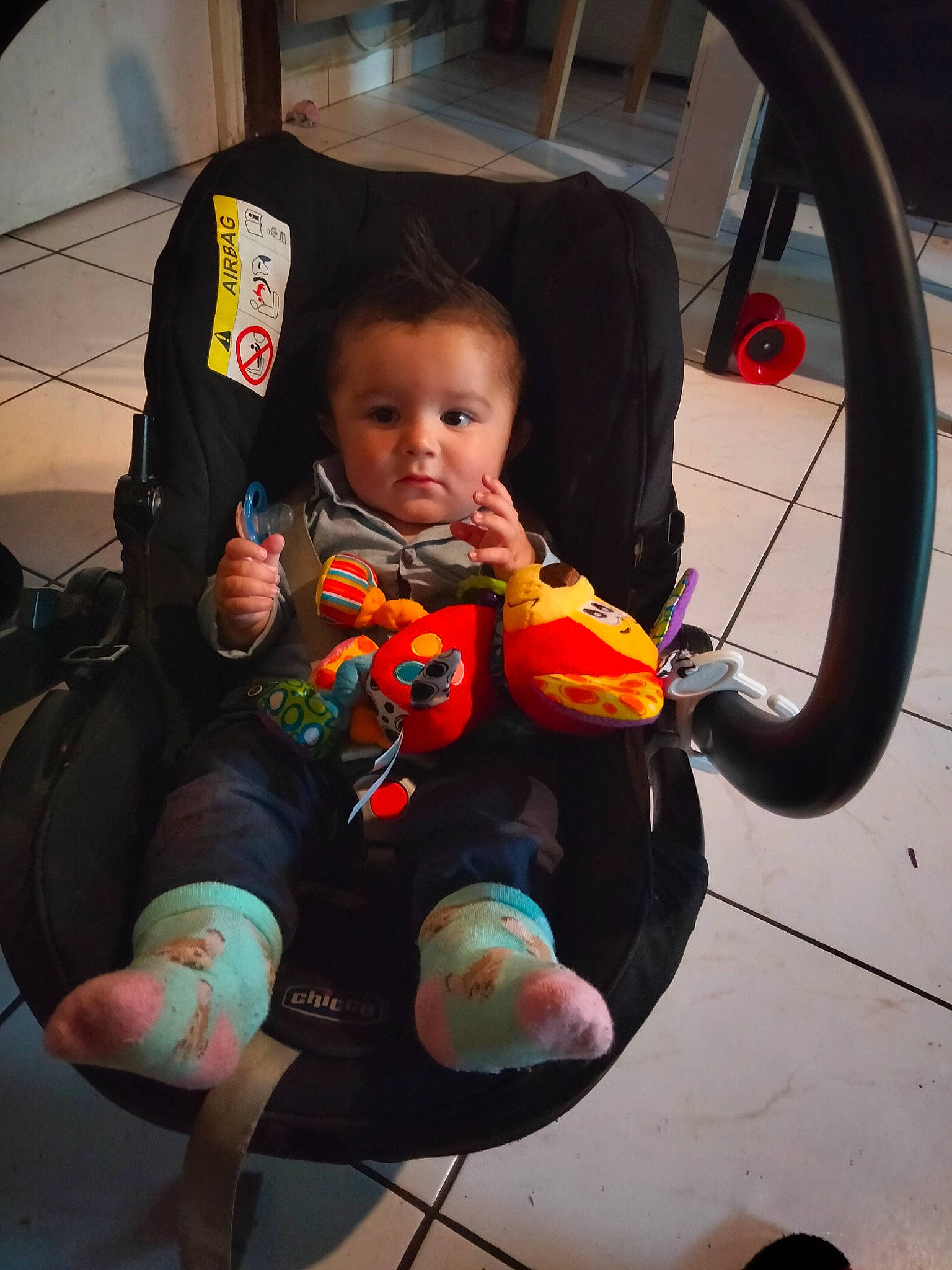 Nolan a rejoint le concours — aidez-le/la à gagner de superbes lots ! automotive_tire, baby, baby_carriage, baby_products, baby_toddler_clothing, chair, child, comfort, eye, fun, happy, leisure, person, recreation, sitting, skin, steering_wheel, tire, toddler, toy