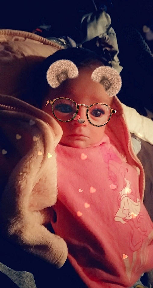 Vayana participe au concours pour gagner de l'argent avec cette photo : cap, doll, dress, eyewear, fawn, fur, gesture, glasses, hand, human_body, lip, person, personal_protective_equipment, pink, plush, selfie, snout, stuffed_toy, sunglasses, toy