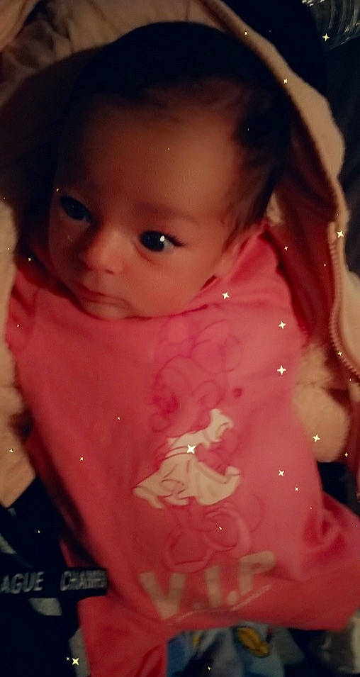 Vayana a rejoint le concours — aidez-le/la à gagner de superbes lots ! baby, cheek, child, chin, dress, ear, eyebrow, eyelash, happy, head, iris, lip, mouth, neck, nose, person, pink, skin, sleeve, toddler