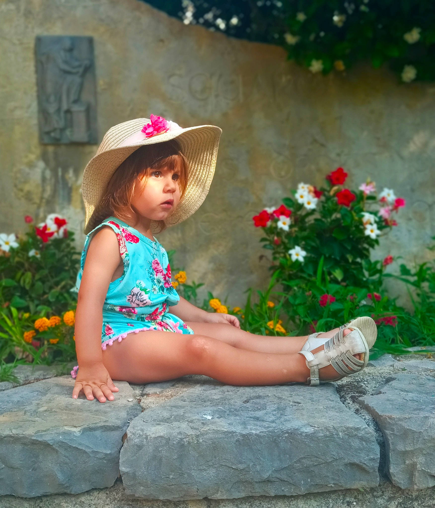 Cécilia a rejoint le concours — aidez-le/la à gagner de superbes lots ! botany, dress, eye, flower, grass, happy, hat, headgear, human, human_body, leaf, leg, people_in_nature, person, petal, pink, plant, shoe, standing, sun_hat