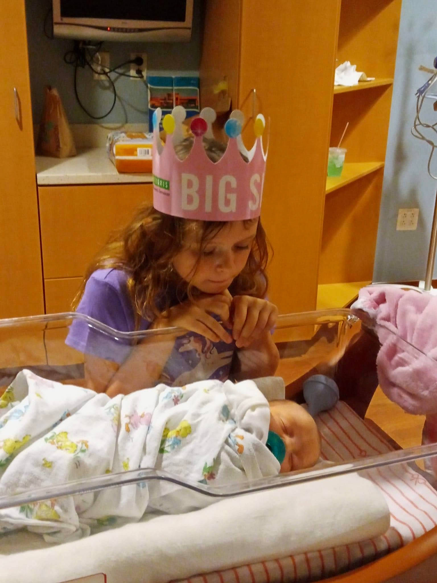 Elayna is registered to the contest to win money with this photo: baby, bed, bedding, chest_of_drawers, child, comfort, event, fun, hospital, hospital_bed, infant_bed, linens, medical, party_supply, patient, person, pillow, room, service, toddler