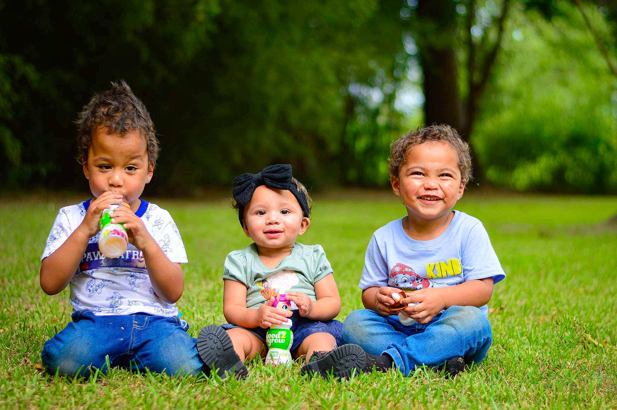 Londynn is registered to the contest to win money with this photo: botany, child, fun, grass, grass_family, green, happy, headwear, jeans, joy, leisure, meadow, people_in_nature, person, plant, playing_with_kids, recreation, sharing, smile, summer