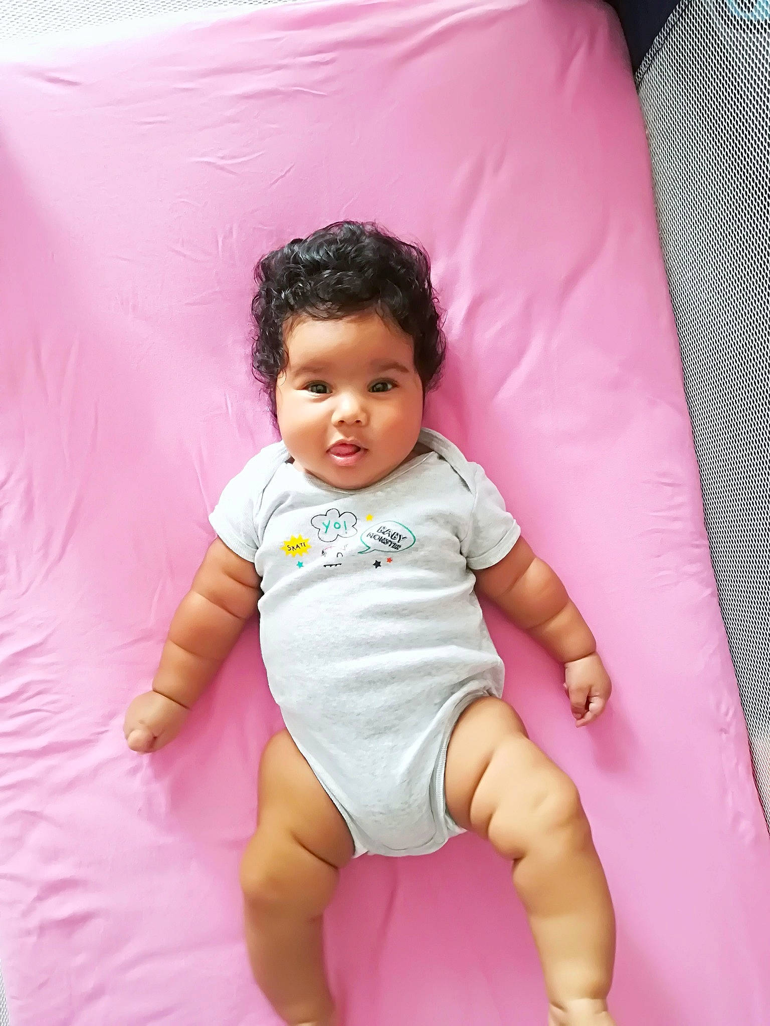 Eléa participe au concours pour gagner de l'argent avec cette photo : baby, baby_products, baby_toddler_clothing, child, person, pink, skin, smile, toddler