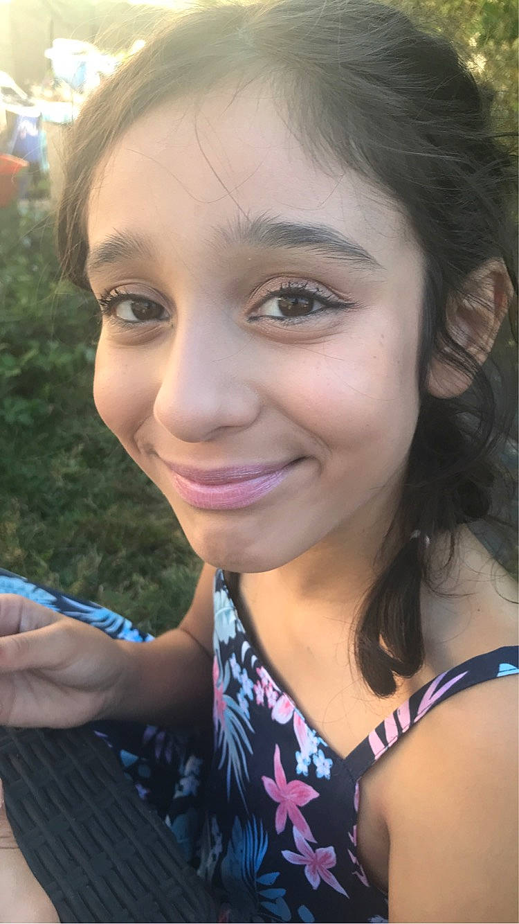 Mellina a rejoint le concours — aidez-le/la à gagner de superbes lots ! black_hair, cheek, chin, cool, eye, eyebrow, eyelash, forehead, fun, happy, iris, joy, leisure, lip, long_hair, neck, nose, person, skin, smile