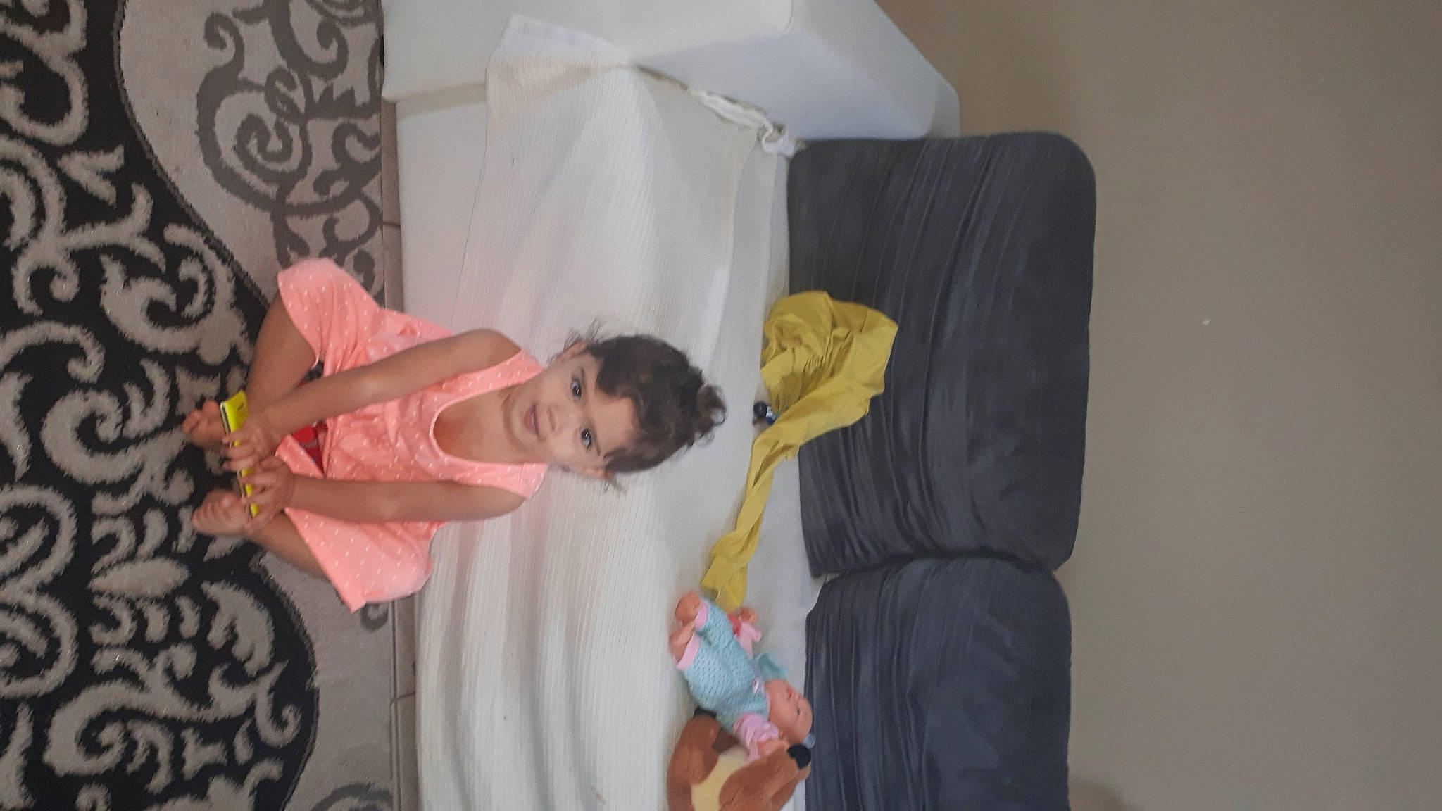 Sana a rejoint le concours — aidez-le/la à gagner de superbes lots ! art, person, room, textile