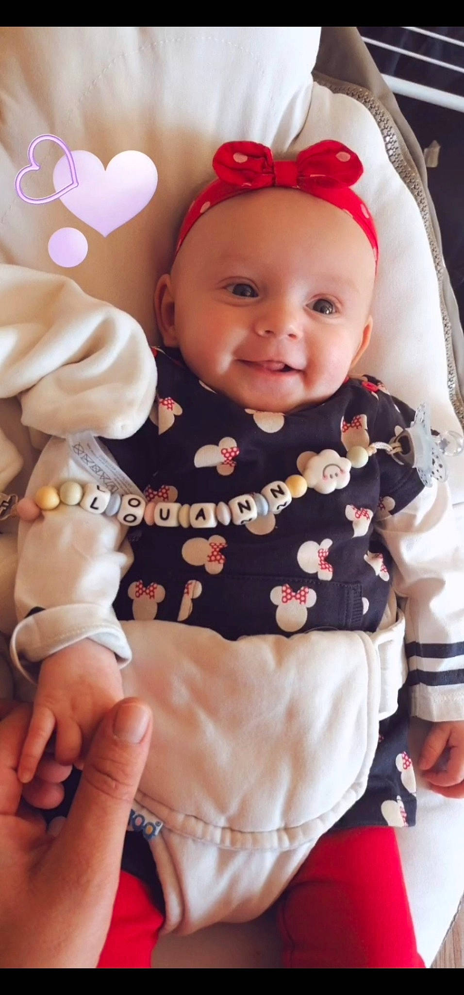 Lou-ann a rejoint le concours — aidez-le/la à gagner de superbes lots ! arm, baby, baby_toddler_clothing, beauty, cheek, child, eye, face, happy, head, headwear, human_body, joy, lip, organ, people, person, pink, skin, sleeve