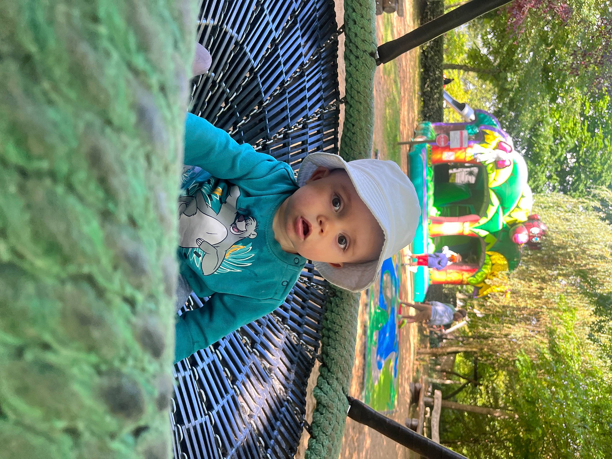 éden participe au concours pour gagner de l'argent avec cette photo : baby, child, city, electric_blue, fence, fun, garden, grass, happy, hat, headwear, leaf, leisure, people_in_nature, person, plant, recreation, toddler, tree, vacation