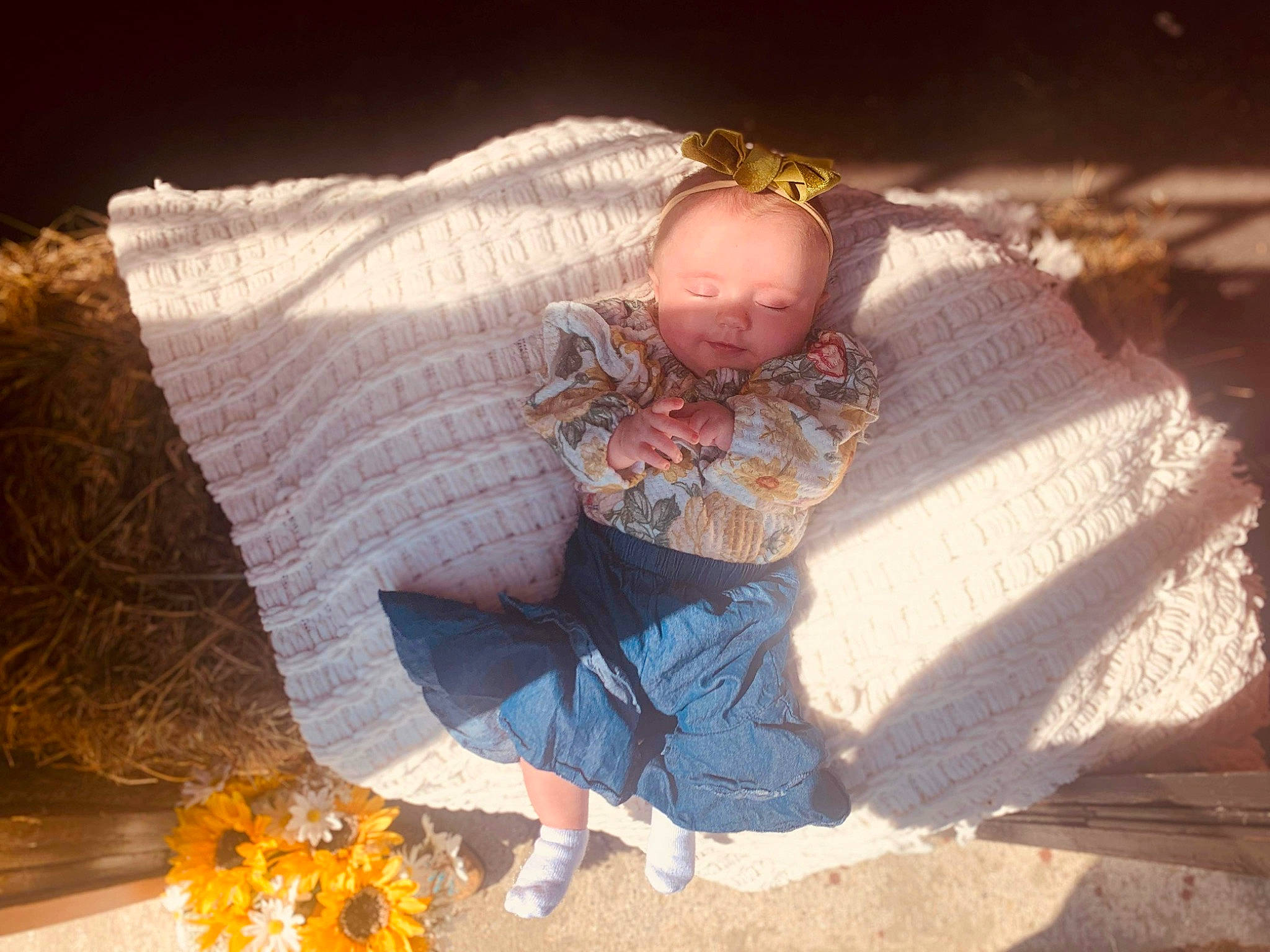 Keira is registered to the contest to win money with this photo: child, comfort, event, fun, landscape, leisure, people_in_nature, person, sitting, soil, tints_and_shades, toddler, vacation, winter