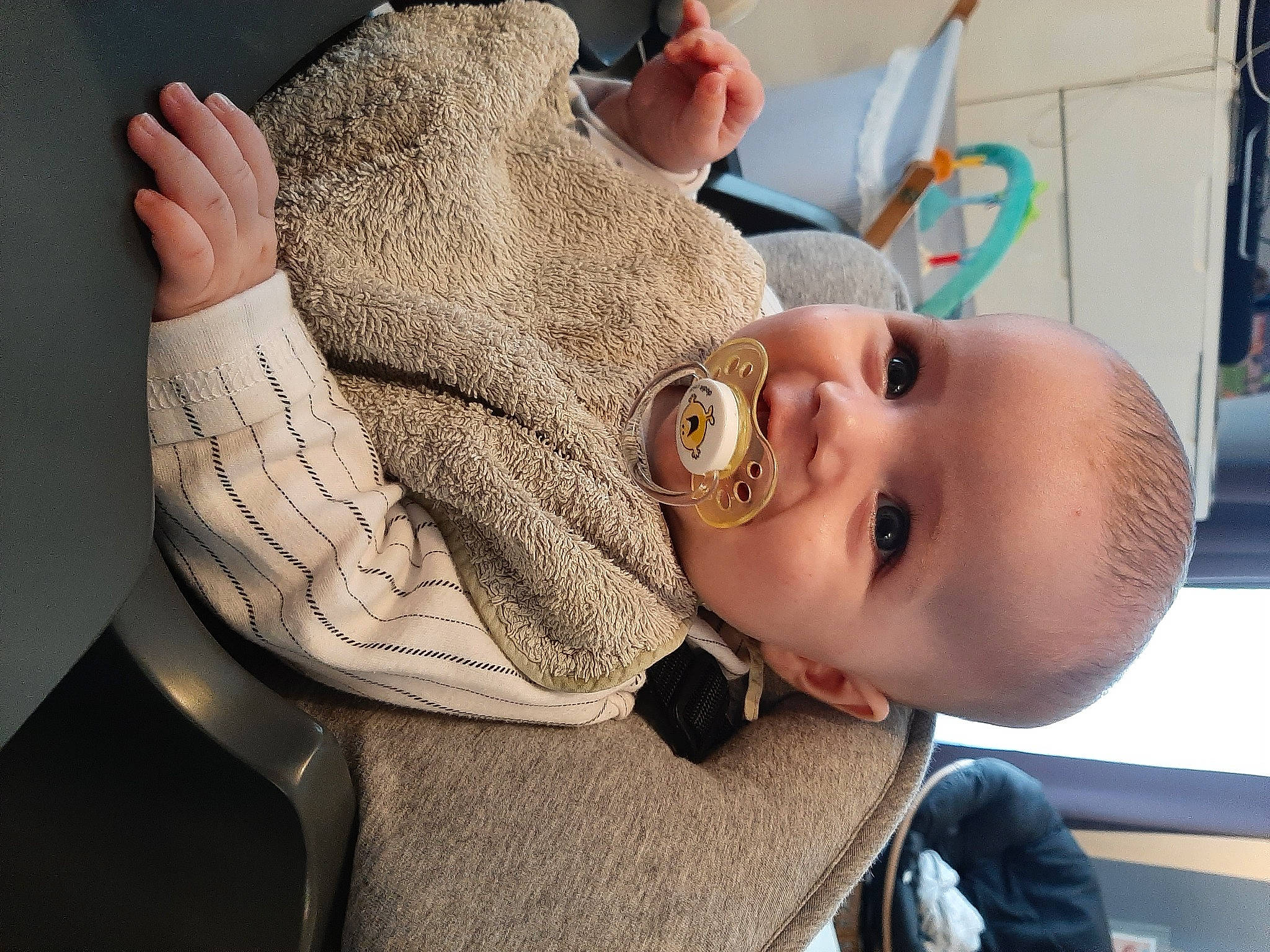 Jules a rejoint le concours — aidez-le/la à gagner de superbes lots ! baby, cap, cheek, chin, ear, eye, eyebrow, eyelash, gesture, happy, hat, headgear, helmet, lip, mouth, nose, person, skin, smile, sun_hat