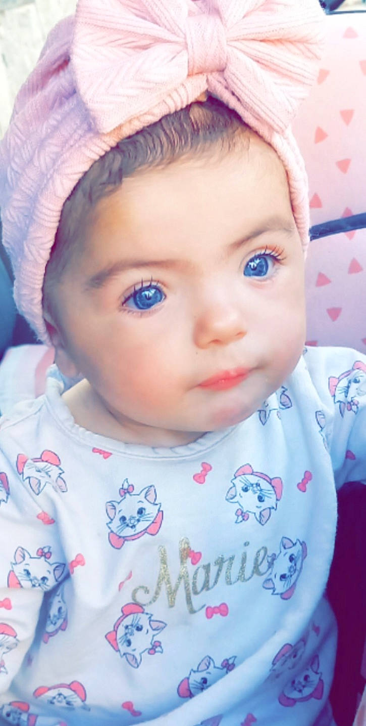 Isiana a rejoint le concours — aidez-le/la à gagner de superbes lots ! cheek, chin, eye, eyebrow, eyelash, face, facial_expression, forehead, hair, hairstyle, head, iris, lip, nose, organ, outerwear, person, product, skin, textile