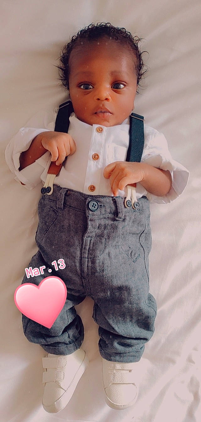 Kurt a rejoint le concours — aidez-le/la à gagner de superbes lots ! baby, baby_toddler_clothing, cheek, child, collar, dress_shirt, eyelash, finger, gesture, happy, head, nose, pattern, person, photograph, pink, skin, sleeve, textile, toddler