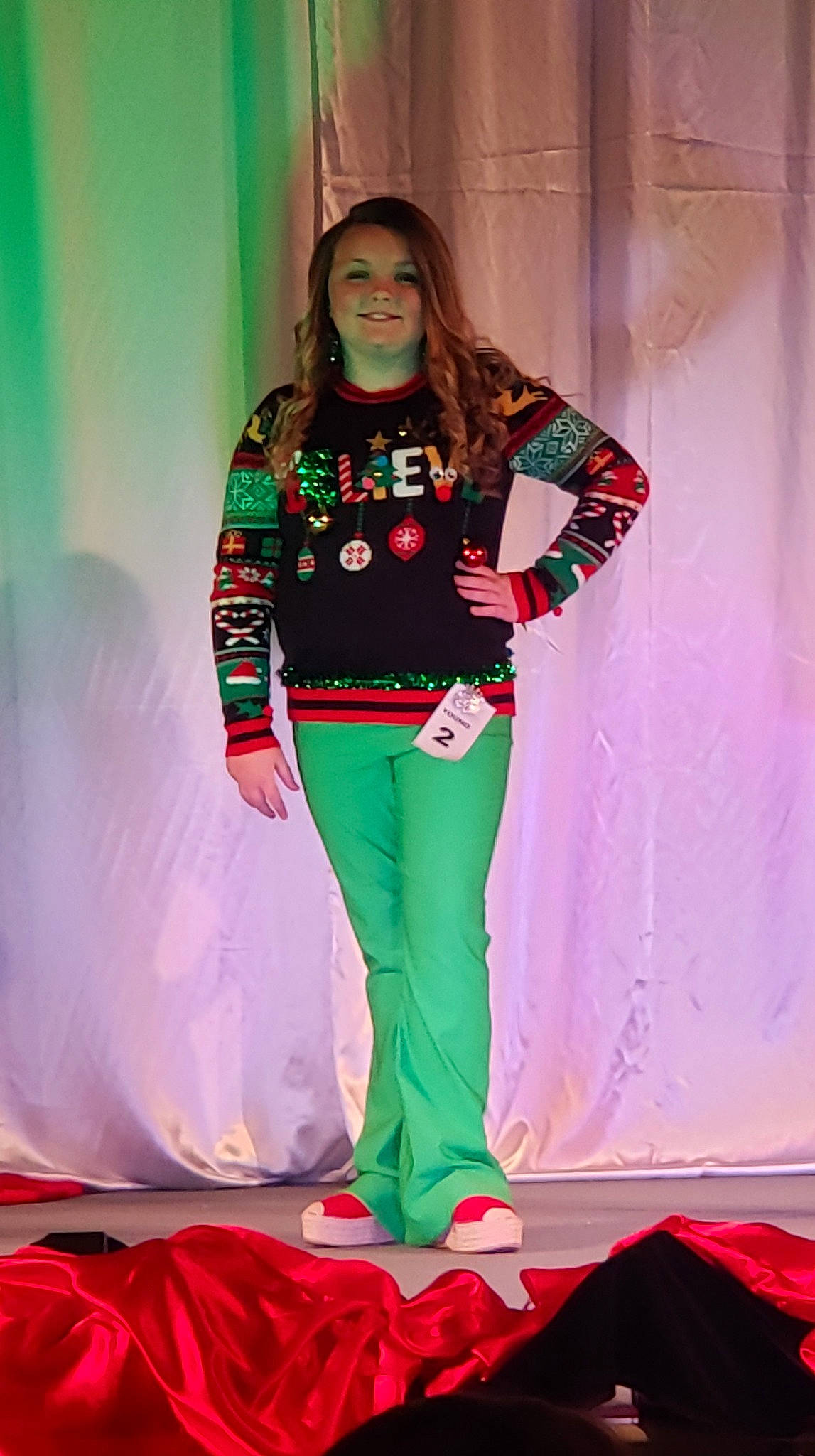 Kambreigh is registered to the contest to win money with this photo: clothing, costume, event, fashion, fashion_design, fashion_show, green, jeans, joy, model, performance, person, pink, style, trousers