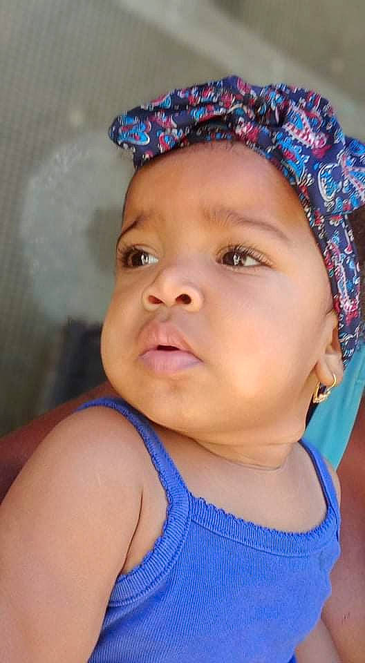 Chaïma participe au concours pour gagner de l'argent avec cette photo : azure, baby_toddler_clothing, blue, cap, cheek, chin, clothing, eye, eyebrow, eyelash, face, happy, headgear, headwear, iris, lip, neck, person, pink, purple