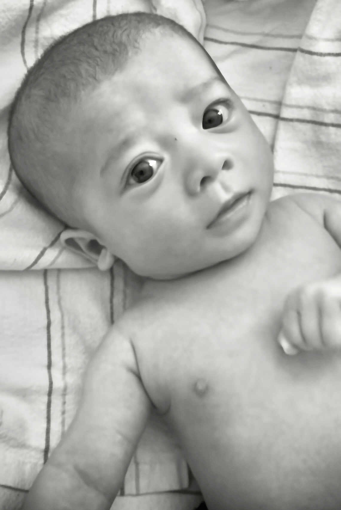 Blake is registered to the contest to win money with this photo: baby, infant, face, eyes, skin, arm, hand, towel, black_and_white, portrait, lying_down, young_child, curious, expression, close_up, newborn, person, child, indoors, soft_light