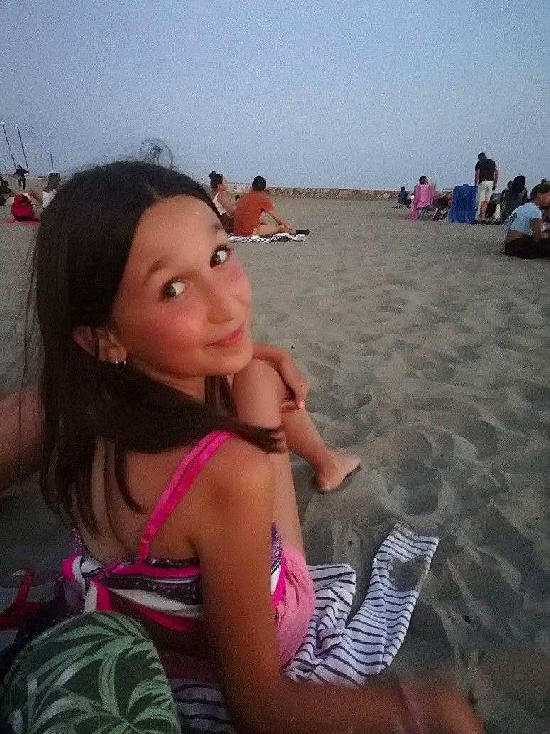 Camille a rejoint le concours — aidez-le/la à gagner de superbes lots ! beach, beauty, black, brassiere, event, fun, happy, joy, leg, leisure, light, morning, people_on_beach, person, sand, sitting, sky, summer, swimwear, thigh