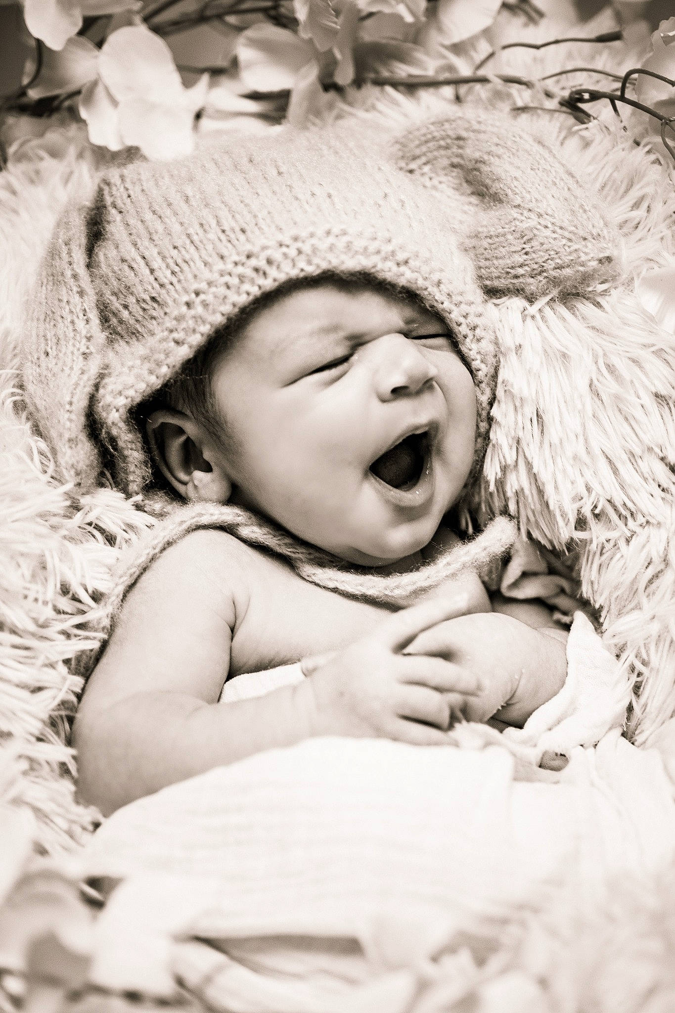 Hugo participe au concours pour gagner de l'argent avec cette photo : baby, beauty, cap, child, close_up, comfort, eye, facial_expression, flash_photography, gesture, grass, happy, headgear, headwear, monochrome, monochrome_photography, pattern, people_in_nature, person, skin