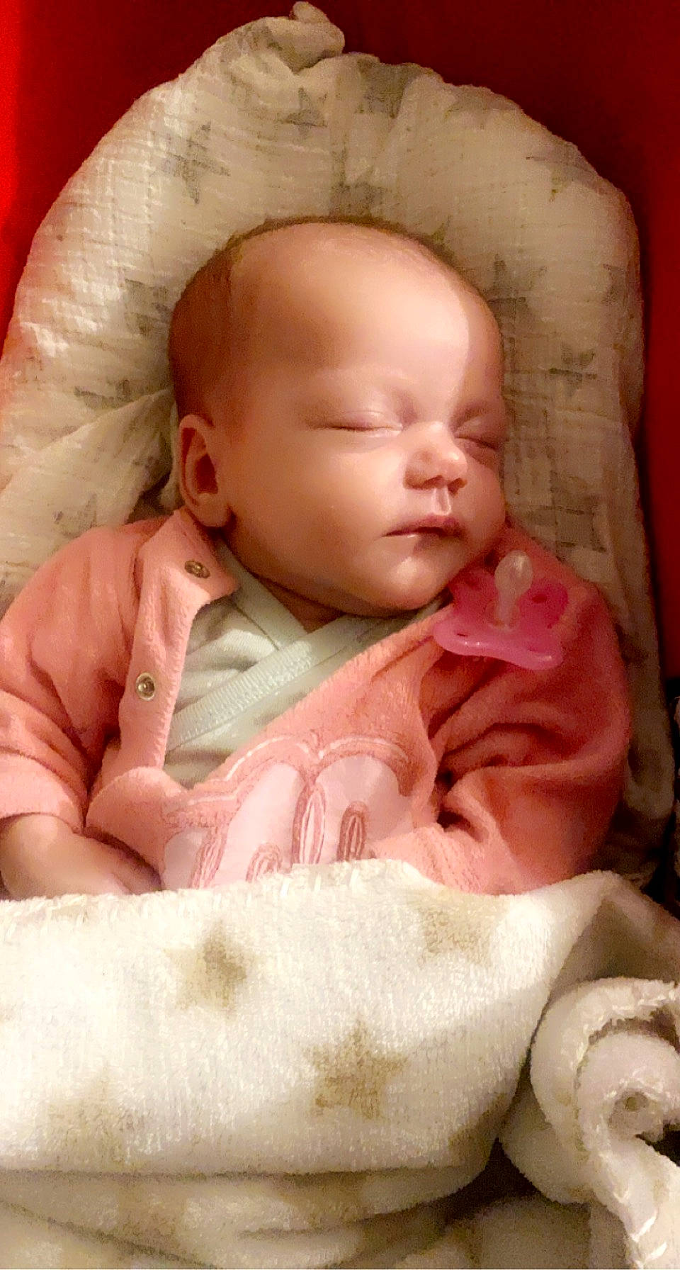 Lena a rejoint le concours — aidez-le/la à gagner de superbes lots ! baby, baby_sleeping, baby_toddler_clothing, bedtime, cheek, child, chin, comfort, head, human_body, linens, lip, mouth, neck, nose, person, pink, product, skin, sleeve