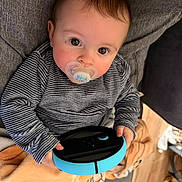 Gabriel a rejoint le concours — aidez-le/la à gagner de superbes lots ! baby, blanket, candid, cheeks, couch, electronics, floor, gaming_controller, gaze, hair, hand, holding, infant, living_room, pacifier, portrait, sofa, striped_shirt, toy, wide_eyes