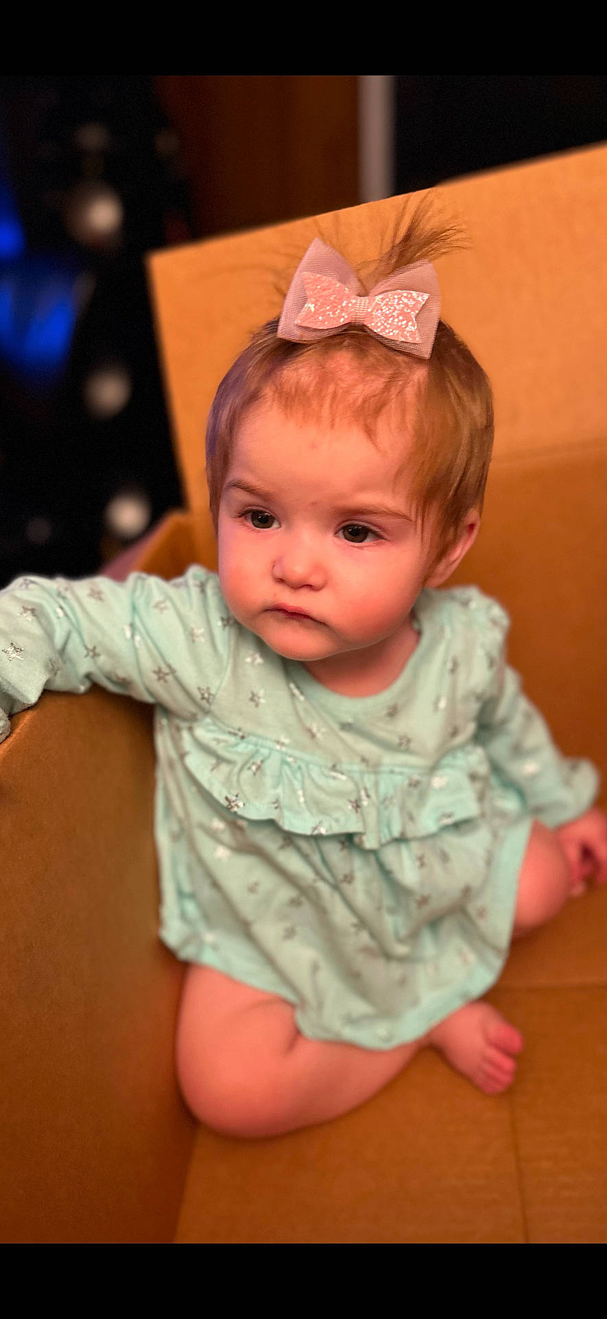 Ella is registered to the contest to win money with this photo: accessories, baby, bodypart, clothing, couch, cushion, dress, face, finger, furniture, hand, happy, head, headband, newborn, person, photography, portrait, sitting, smile