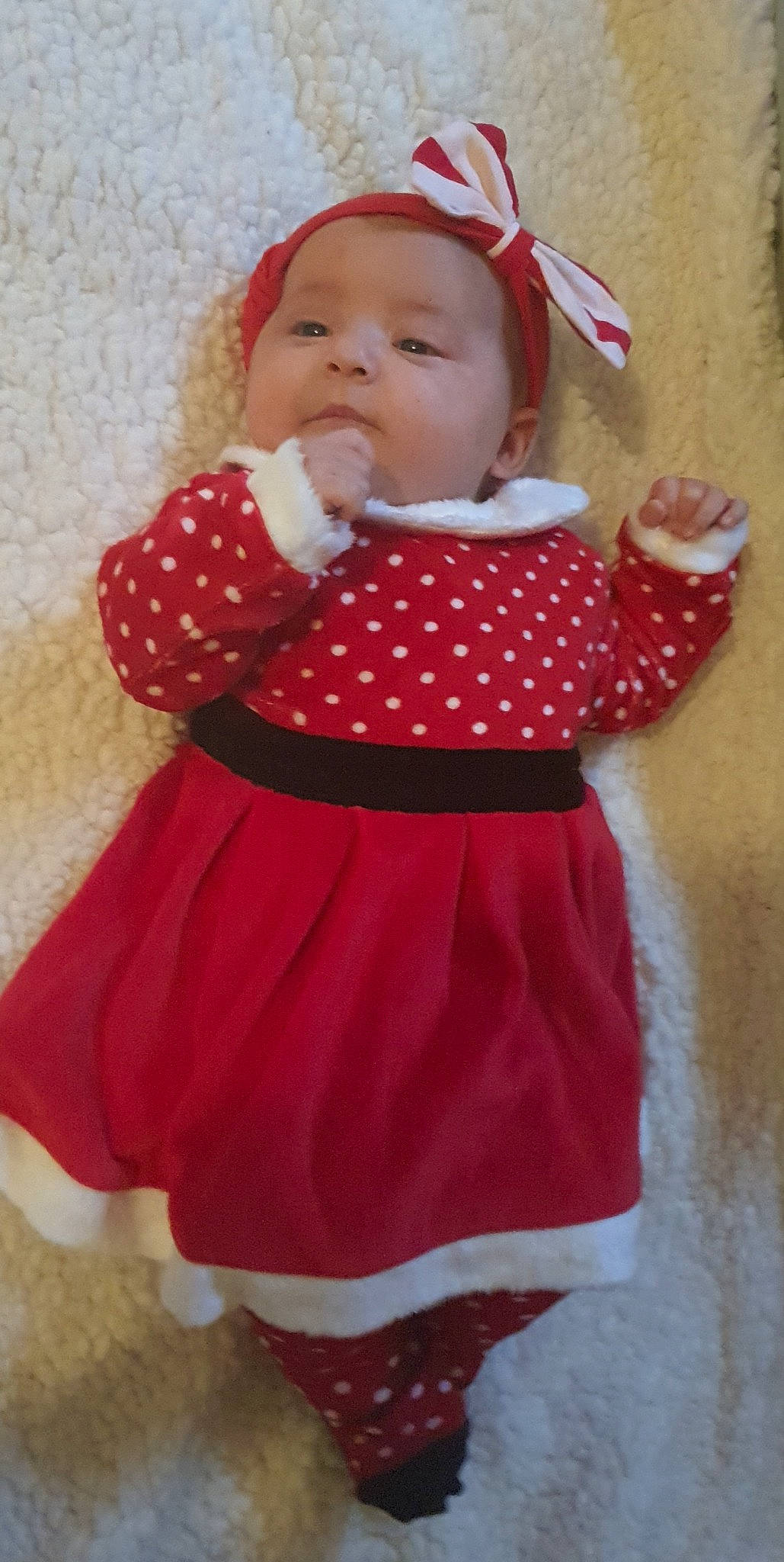 Inaya participe au concours pour gagner de l'argent avec cette photo : baby, baby_toddler_clothing, child, dress, eye, face, headgear, headwear, human_body, one_piece_garment, orange, person, pink, plaid, red, skin, sleeve, tartan, textile, toddler