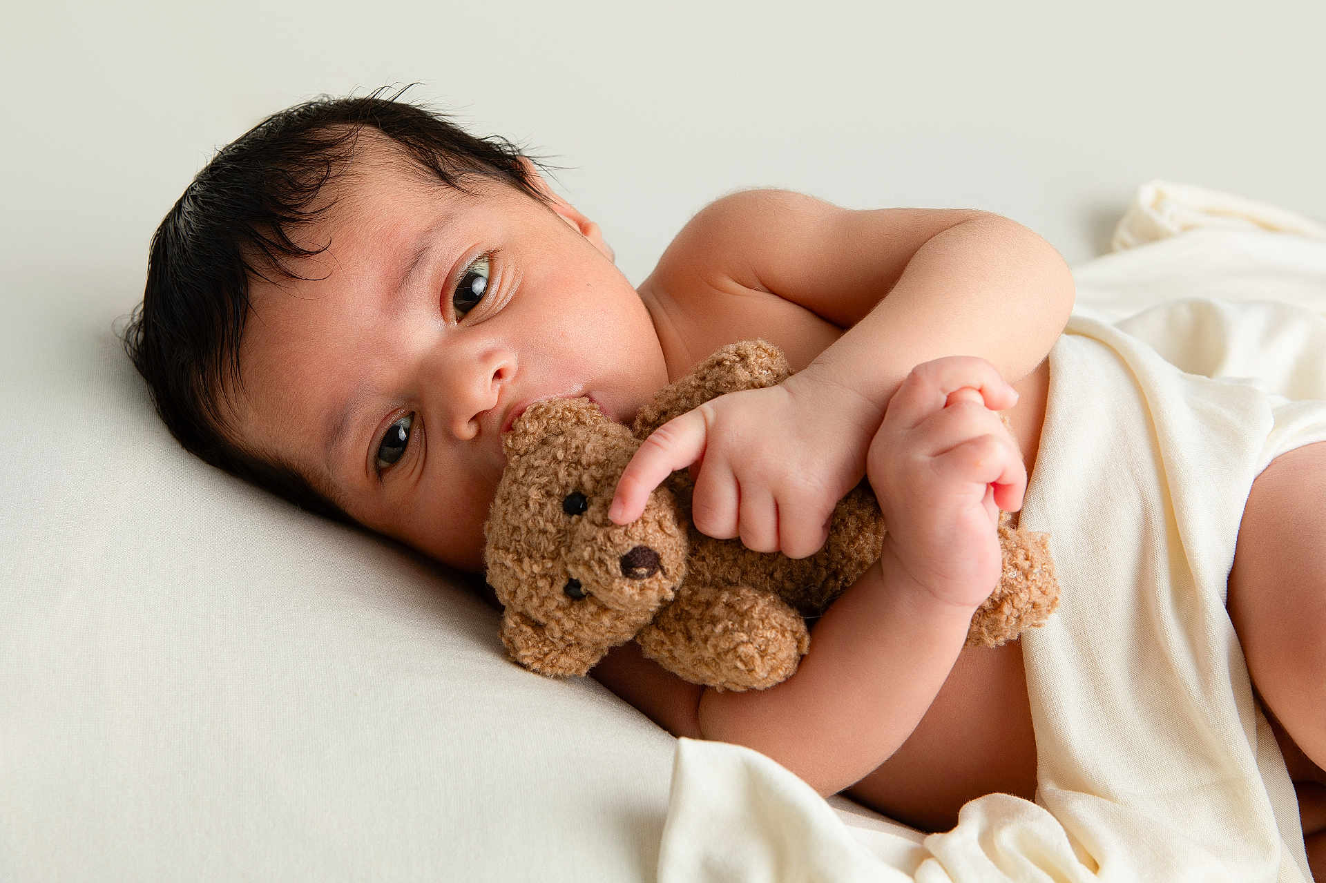 Tyler participe au concours pour gagner de l'argent avec cette photo : baby, infant, teddy_bear, soft_blanket, white_background, close_up, cute, child, sleepy, wrapped, skin, hand, toy, peaceful, lying_down, portrait, newborn, comfort, cuddle, resting