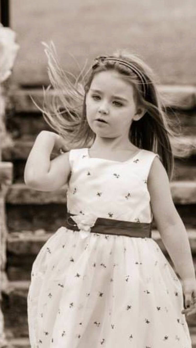 Charliane is registered to the contest to win money with this photo: