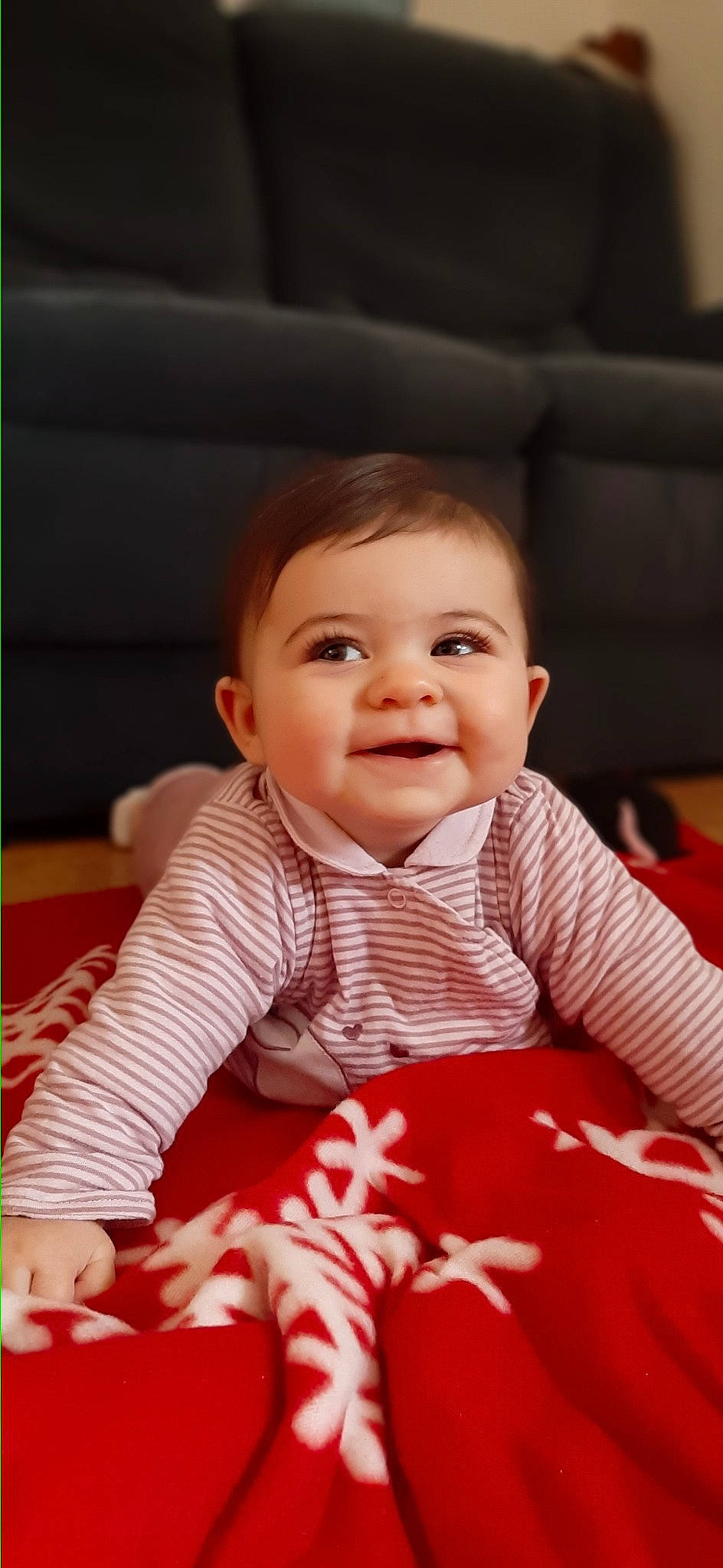 Katalyna a rejoint le concours — aidez-le/la à gagner de superbes lots ! baby, beauty, cheek, child, chin, eye, face, facial_expression, head, lip, nose, person, red, sitting, skin, smile, toddler