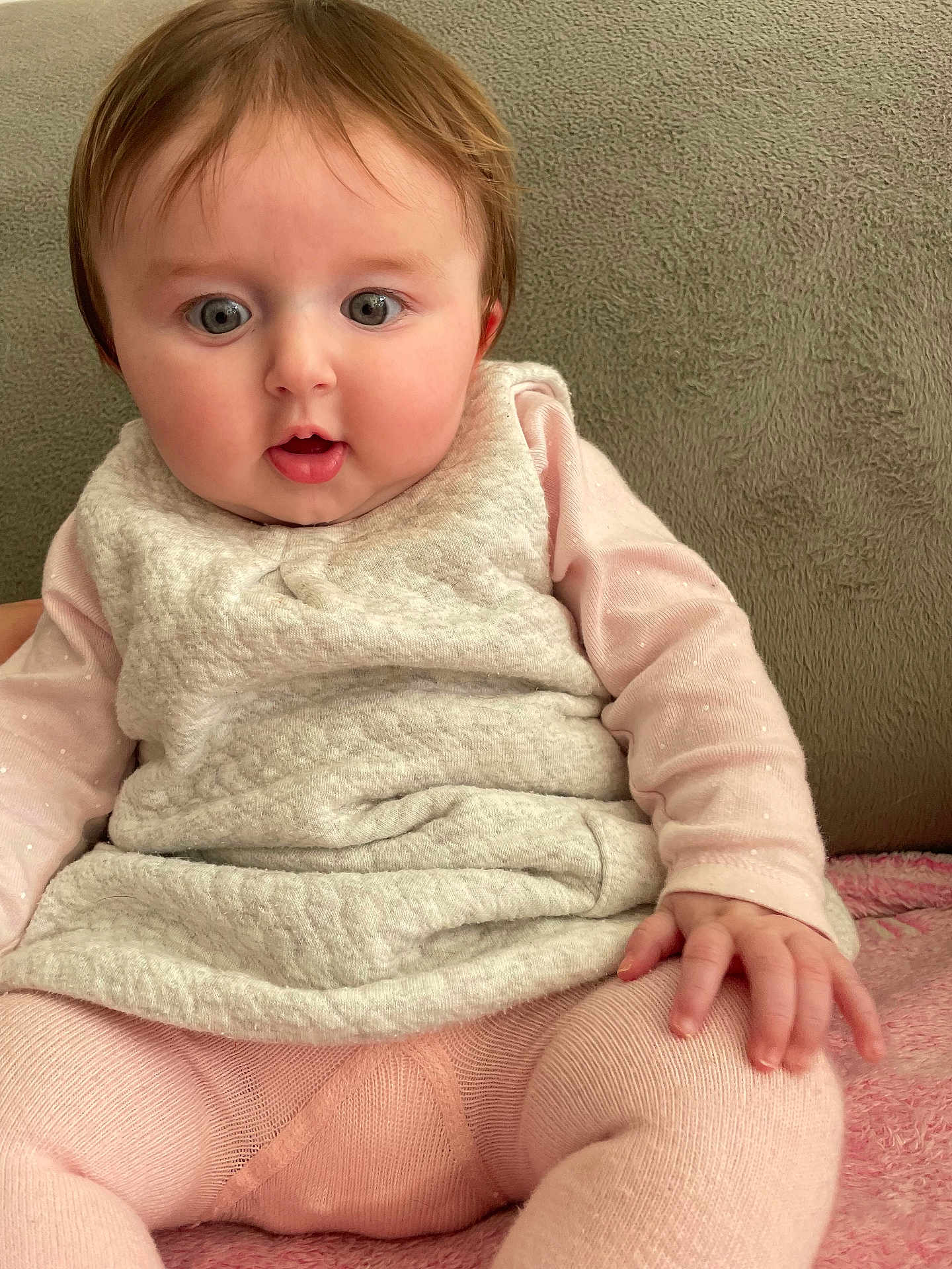 élya participe au concours pour gagner de l'argent avec cette photo : baby, child, infant, cute, pink, clothing, sitting, face, hand, expression, soft_texture, home_interior, portrait, cozy, apparel, human, young, warm, curious, indoor