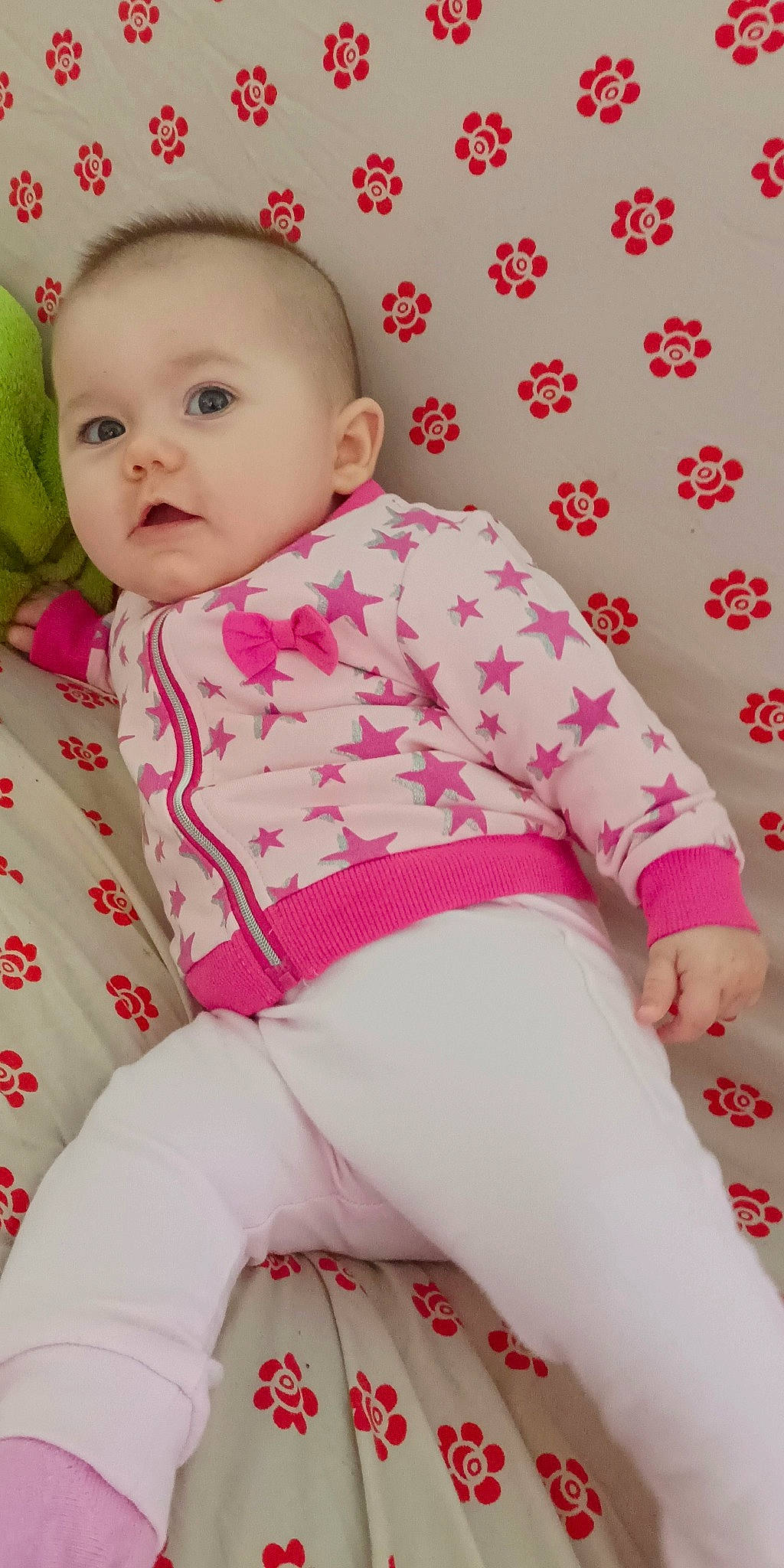 Kenza a rejoint le concours — aidez-le/la à gagner de superbes lots ! baby, baby_toddler_clothing, cheek, collar, comfort, face, happy, human_leg, knee, magenta, pattern, person, pink, product, red, skin, sleeve, t_shirt, thigh, toddler