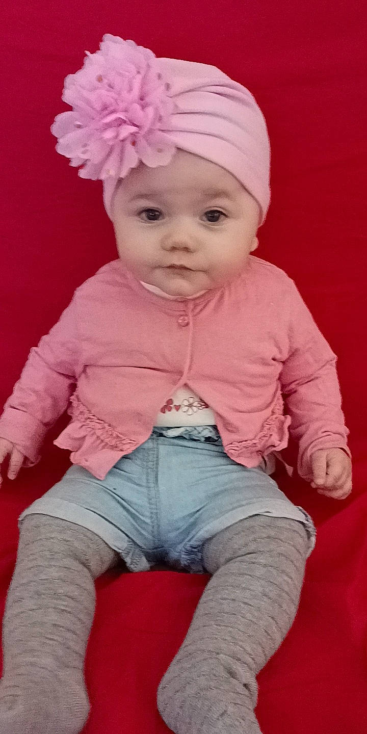 Kenza a rejoint le concours — aidez-le/la à gagner de superbes lots ! baby, baby_toddler_clothing, cap, cheek, chin, clothing, cool, eye, face, happy, head, headwear, human_body, lip, magenta, outerwear, person, pink, skin, sleeve