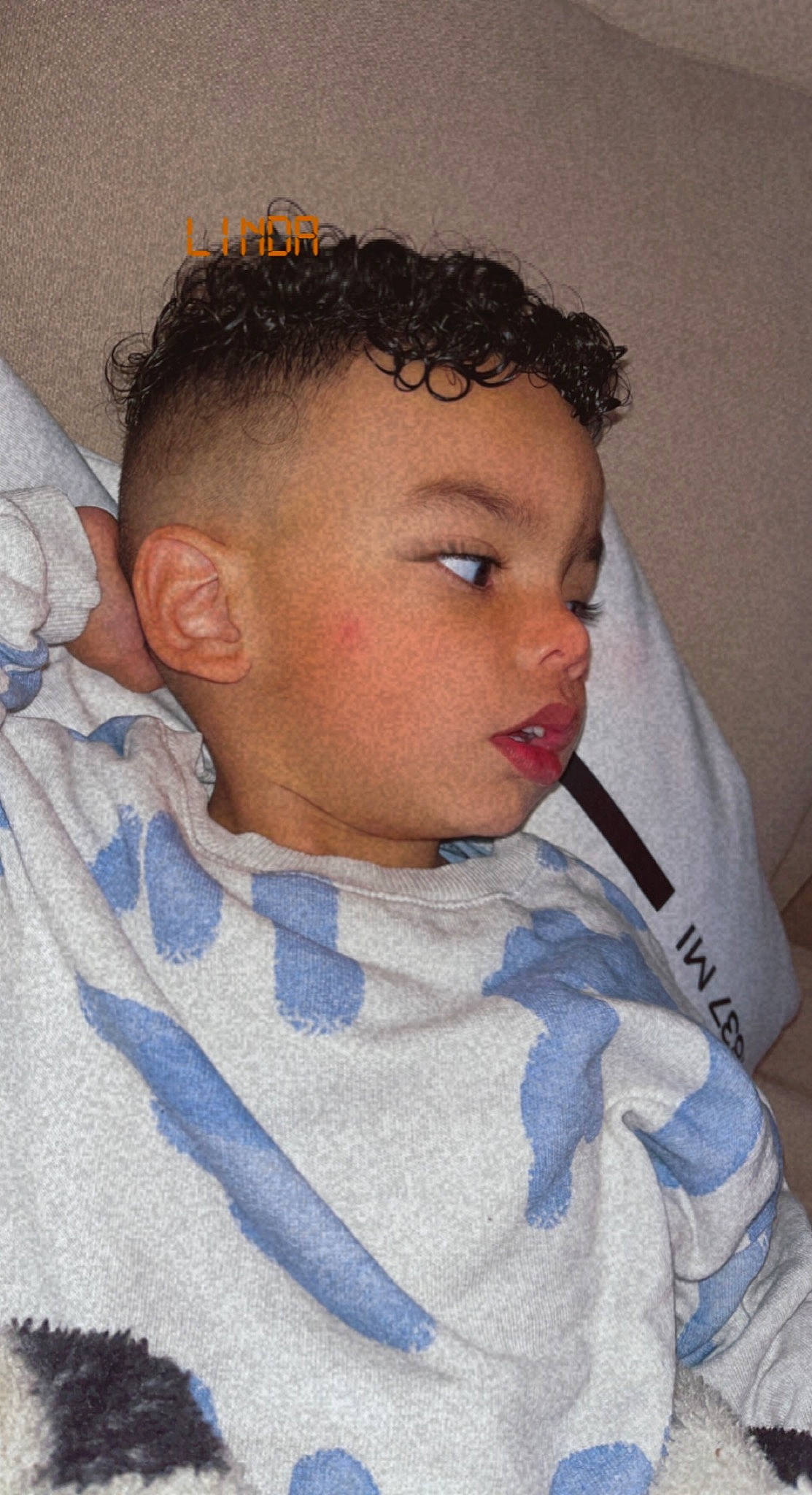 Emilio participe au concours pour gagner de l'argent avec cette photo : arm, black_hair, cheek, chin, comfort, cool, ear, eye, eyebrow, eyelash, facial_expression, forehead, hair, jaw, jheri_curl, lip, neck, nose, person, skin