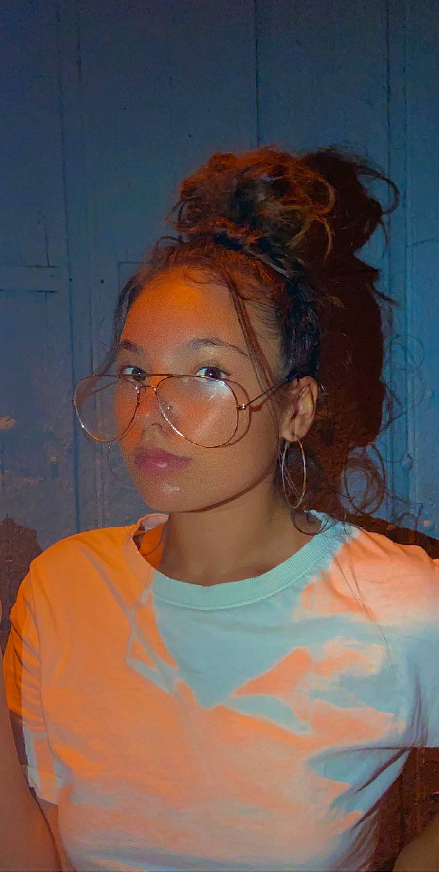 Paloma participe au concours pour gagner de l'argent avec cette photo : black_hair, chin, ear, eyewear, face, forehead, glasses, hair, hairstyle, lip, neck, person