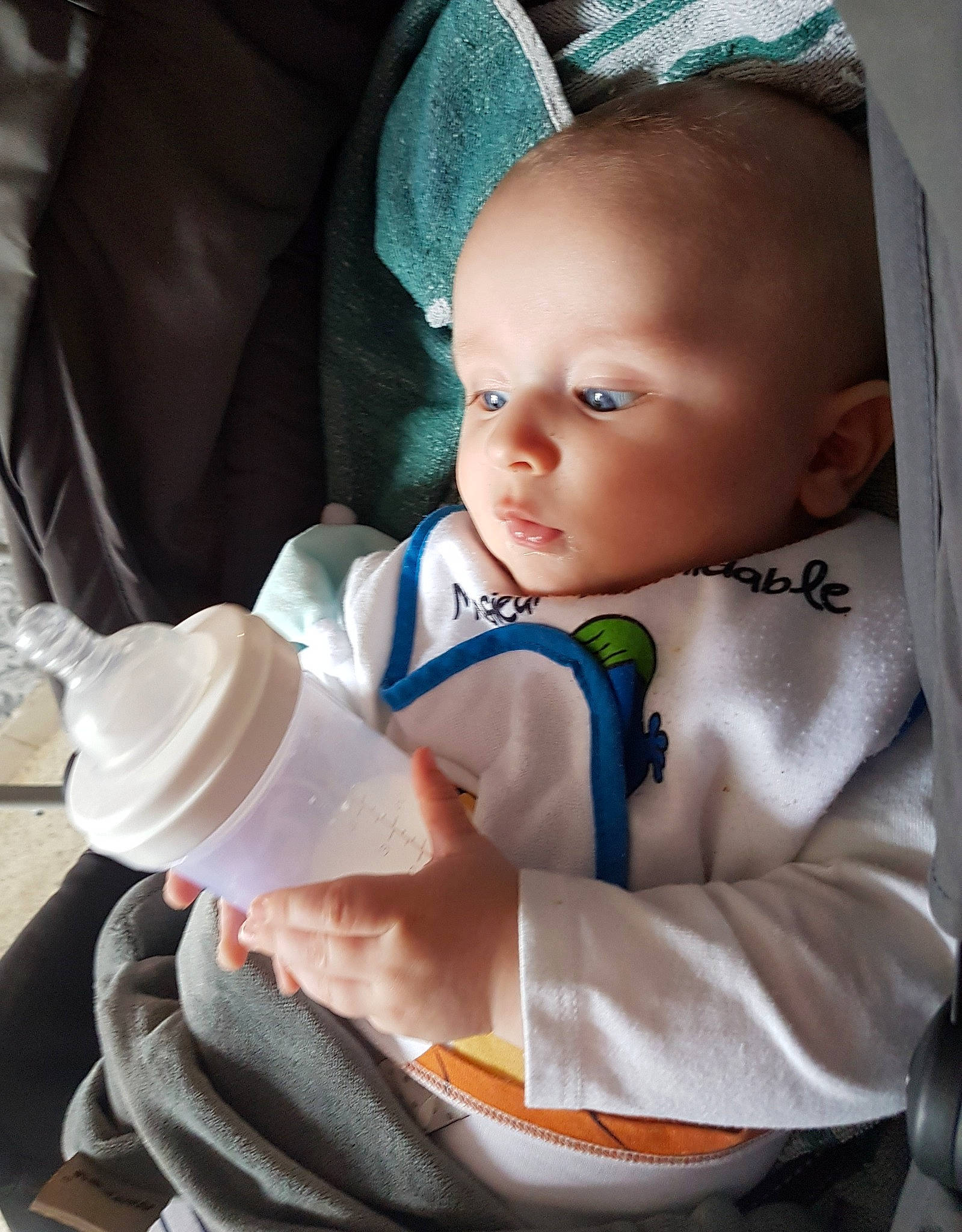 Ethan participe au concours pour gagner de l'argent avec cette photo : baby, baby_carriage, baby_products, cheek, child, eye, hand, mouth, person, product, skin, smile, toddler