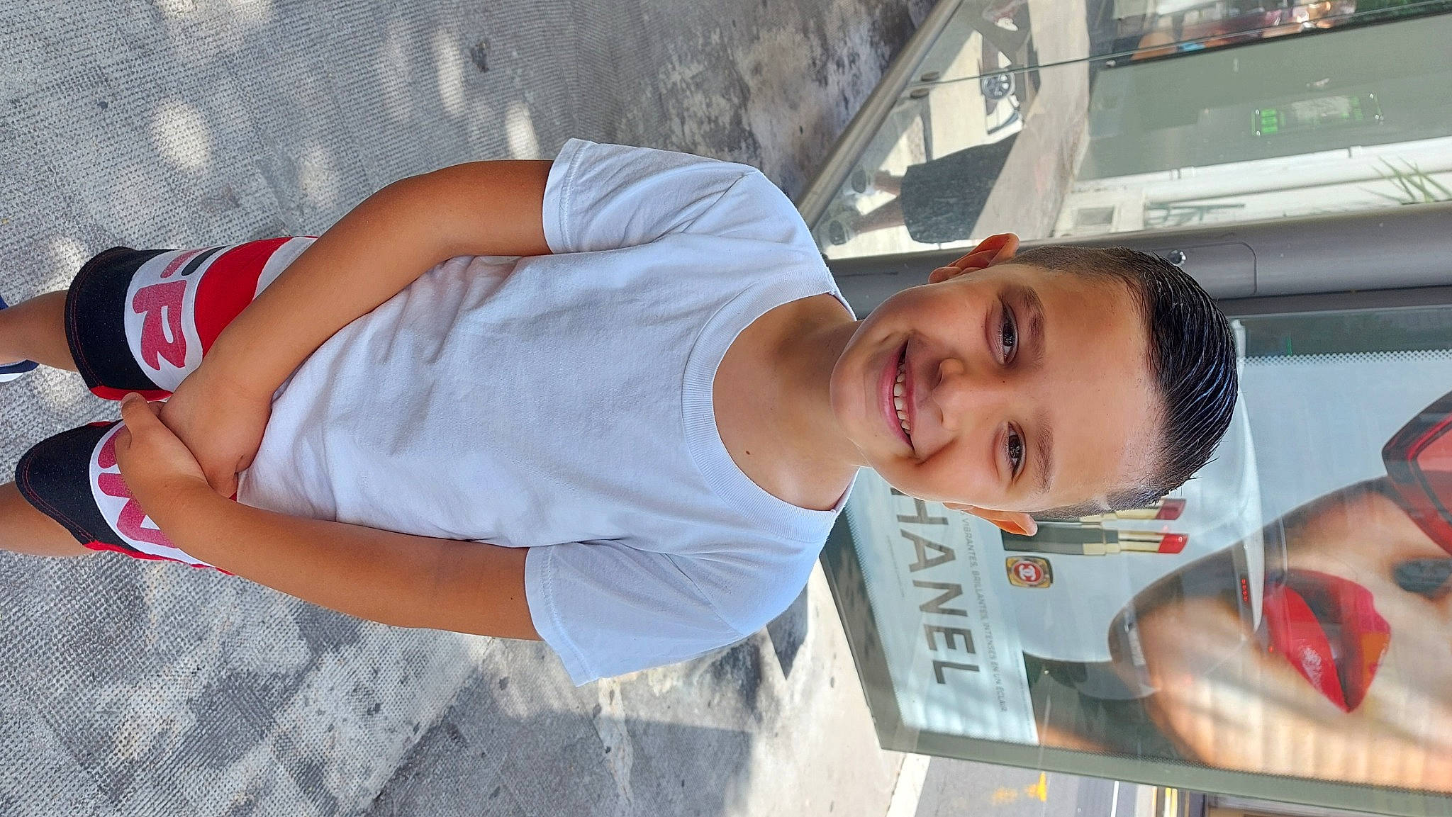 Cristian a rejoint le concours — aidez-le/la à gagner de superbes lots ! abdomen, chest, cool, elbow, happy, human_leg, jaw, joint, joy, laugh, person, shoulder, stomach, summer, television, thigh, throat, tooth, trunk, wrist