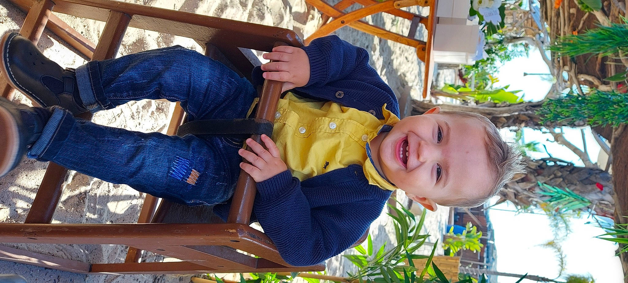 Diego participe au concours pour gagner de l'argent avec cette photo : baby_toddler_clothing, denim, happy, joy, laugh, mammal, mouth, nose, person, spring, thread, tooth