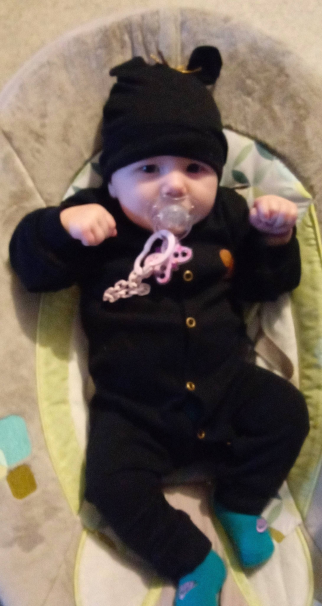 Elysia participe au concours pour gagner de l'argent avec cette photo : baby, baby_products, baby_toddler_clothing, beanie, cheek, child, comfort, fun, fur, headgear, headwear, hoodie, mouth, nose, outerwear, person, personal_protective_equipment, sitting, skin, sleeve