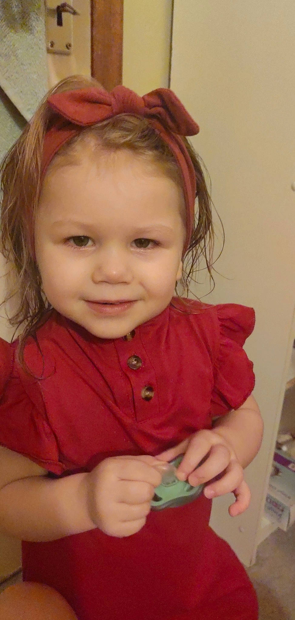 Elysia a rejoint le concours — aidez-le/la à gagner de superbes lots ! cheek, chin, clothing, eyebrow, eyelash, face, facial_expression, forehead, gesture, hairstyle, happy, human_body, iris, joy, lip, mouth, nose, person, pink, skin