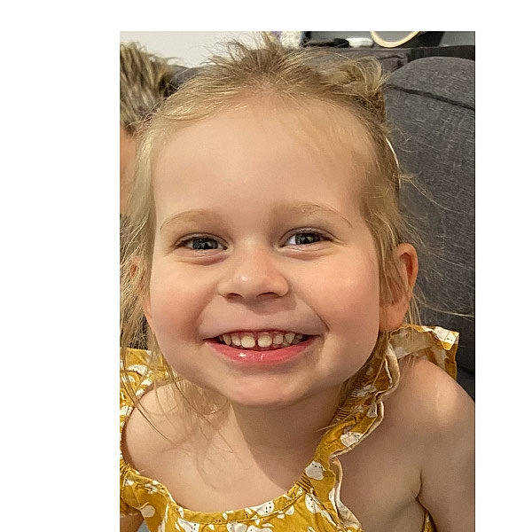 Léna a rejoint le concours — aidez-le/la à gagner de superbes lots ! blond, body_jewelry, brown_hair, cheek, ear, eye, eyebrow, eyelash, face, hair, hair_accessory, happy, head, iris, jaw, jewellery, joy, lip, long_hair, person