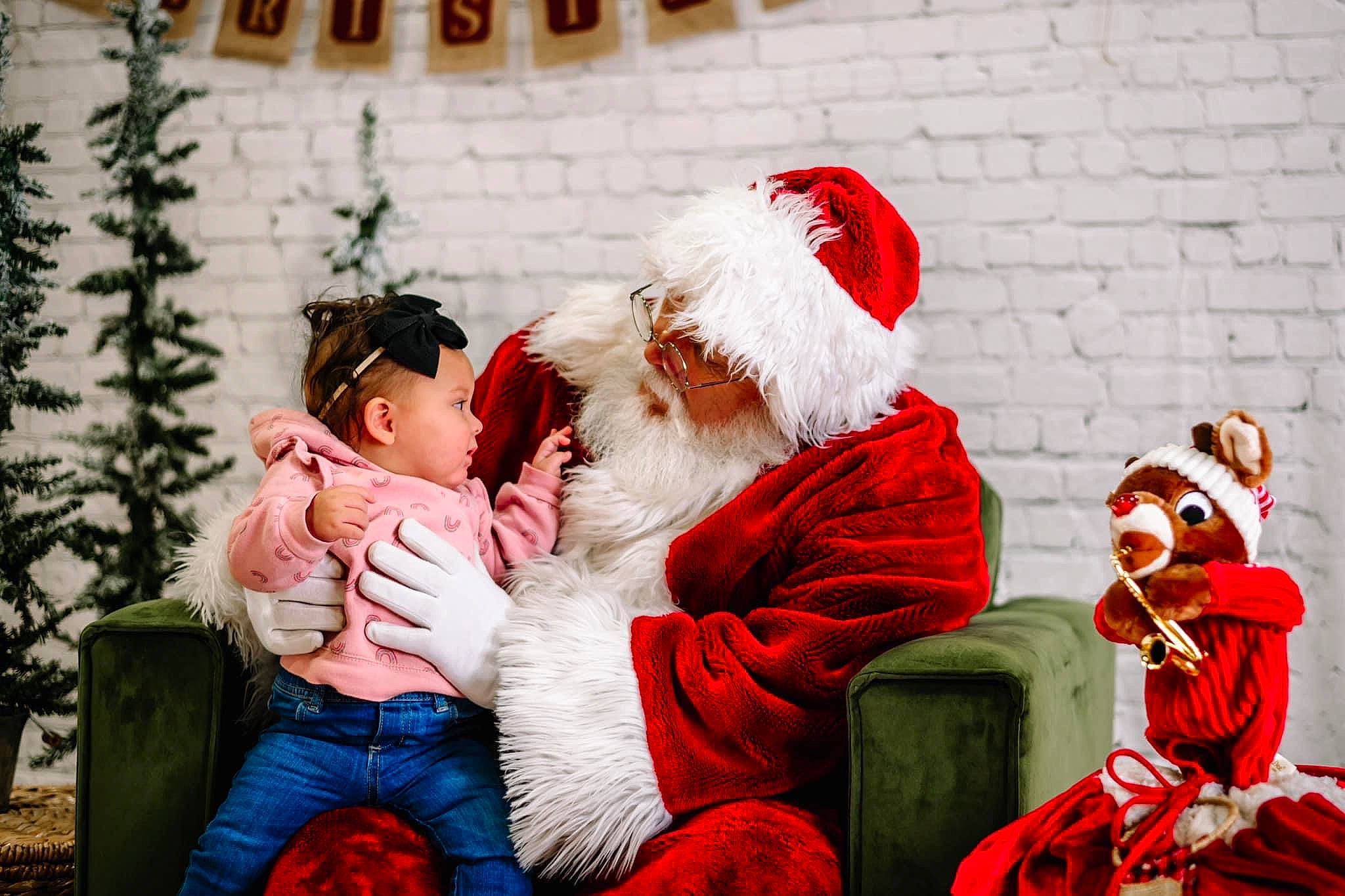 Izzabella is registered to the contest to win money with this photo: baby, beard, christmas, christmas_decoration, christmas_eve, event, fictional_character, fun, fur, happy, holiday, human_body, interaction, lap, person, plant, red, santa_claus, sitting, tree