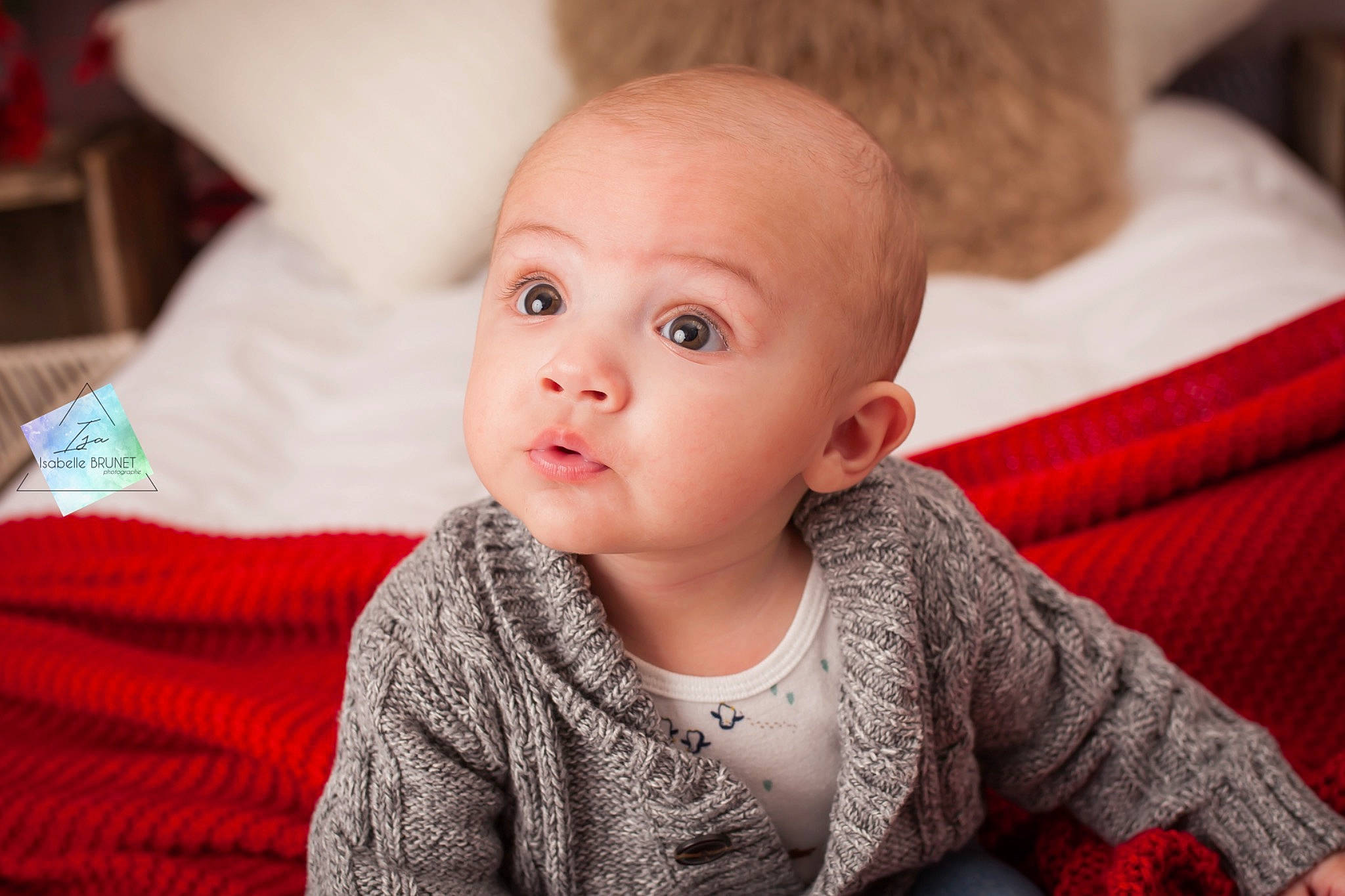 Kyle a rejoint le concours — aidez-le/la à gagner de superbes lots ! baby, baby_toddler_clothing, berry, cheek, child, comfort, eye, eyelash, fruit, linens, lip, nose, person, skin, surprise, sweater, toddler, tummy_time, wool, woolen