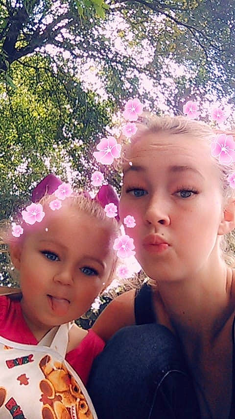 Alyssa is registered to the contest to win money with this photo: beauty, child, daughter, face, flower, fun, girl, hair, hair_accessory, happiness, head, human_hair_color, infant, person, pink, plant, skin, smile, spring, temple