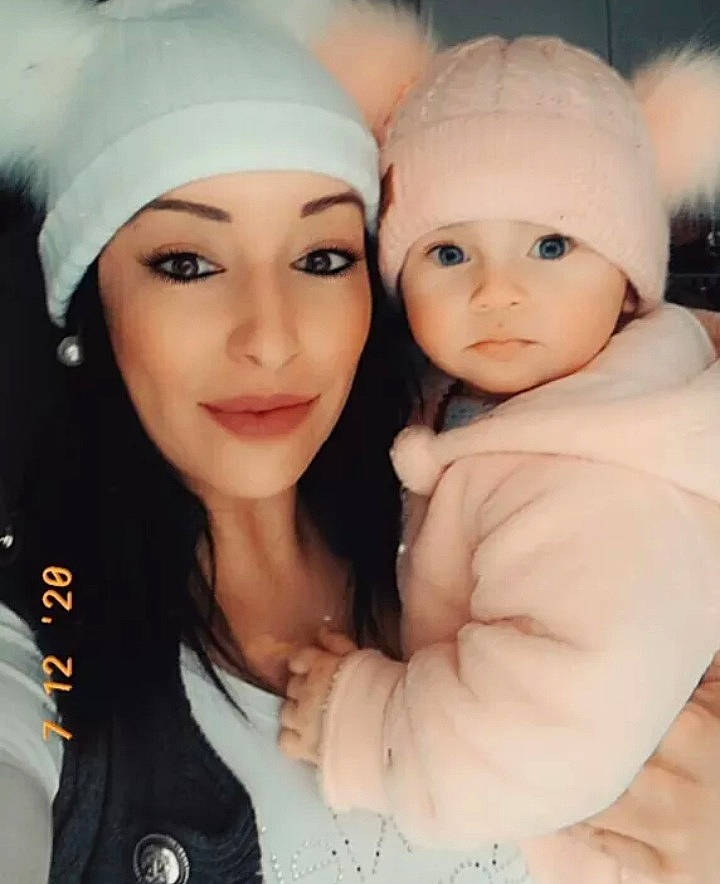 Mila participe au concours pour gagner de l'argent avec cette photo : baby, beauty, cap, child, event, eye, eyebrow, fur, gesture, happy, headgear, headwear, joy, knit_cap, lip, outerwear, people, person, skin, smile