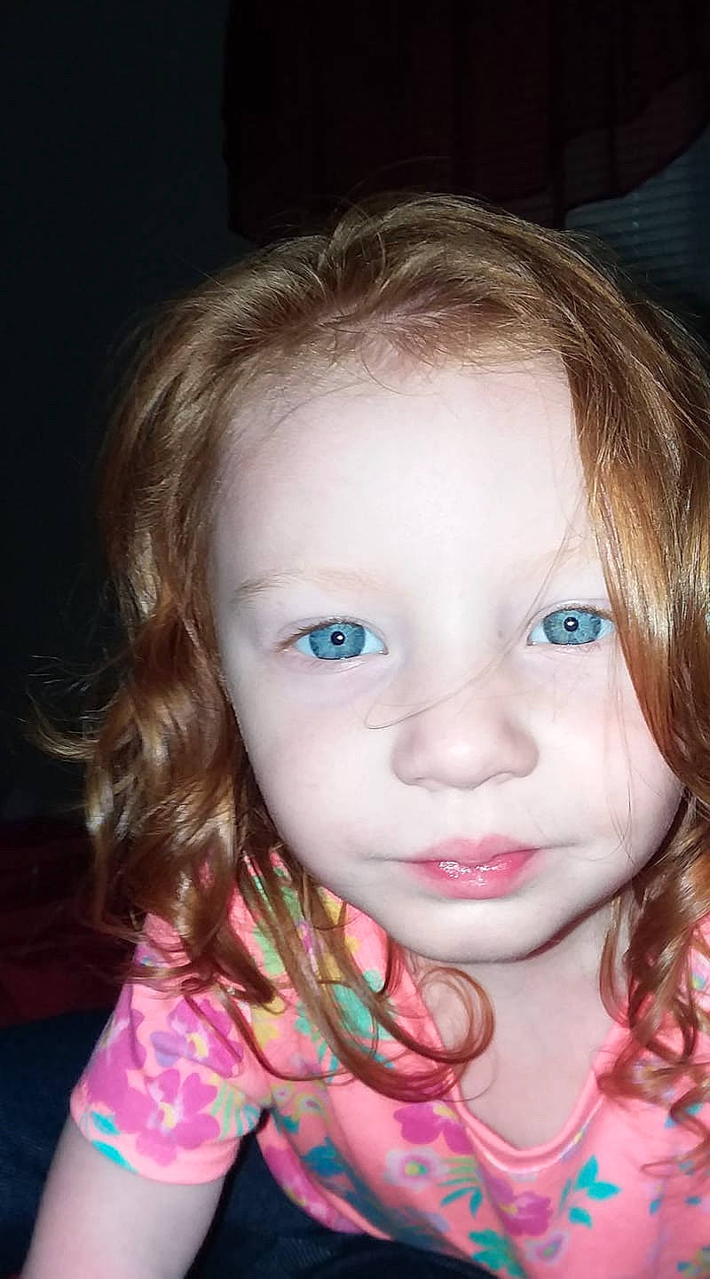 Erza is registered to the contest to win money with this photo: beauty, blurred, brown_hair, cheek, child, chin, eye, eyebrow, face, forehead, hair, hairstyle, head, iris, lip, nose, organ, person, pink, skin