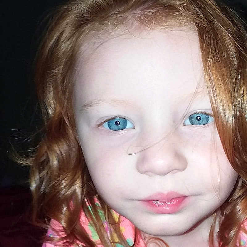 Erza is registered to the contest to win money with this photo: beauty, blurred, brown_hair, cheek, child, chin, eye, eyebrow, face, forehead, hair, hairstyle, head, iris, lip, nose, organ, person, pink, skin