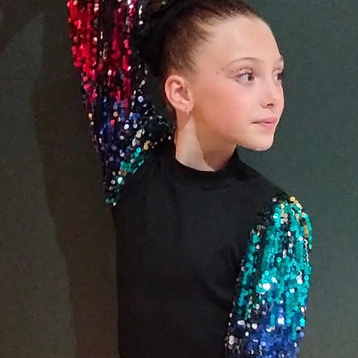 Eléonore a rejoint le concours — aidez-le/la à gagner de superbes lots ! acrobatic, adult, bodypart, clothing, dancing, dress, face, female, finger, gymnastics, hand, head, leisureactivities, performer, person, photography, portrait, soloperformance, sport, woman