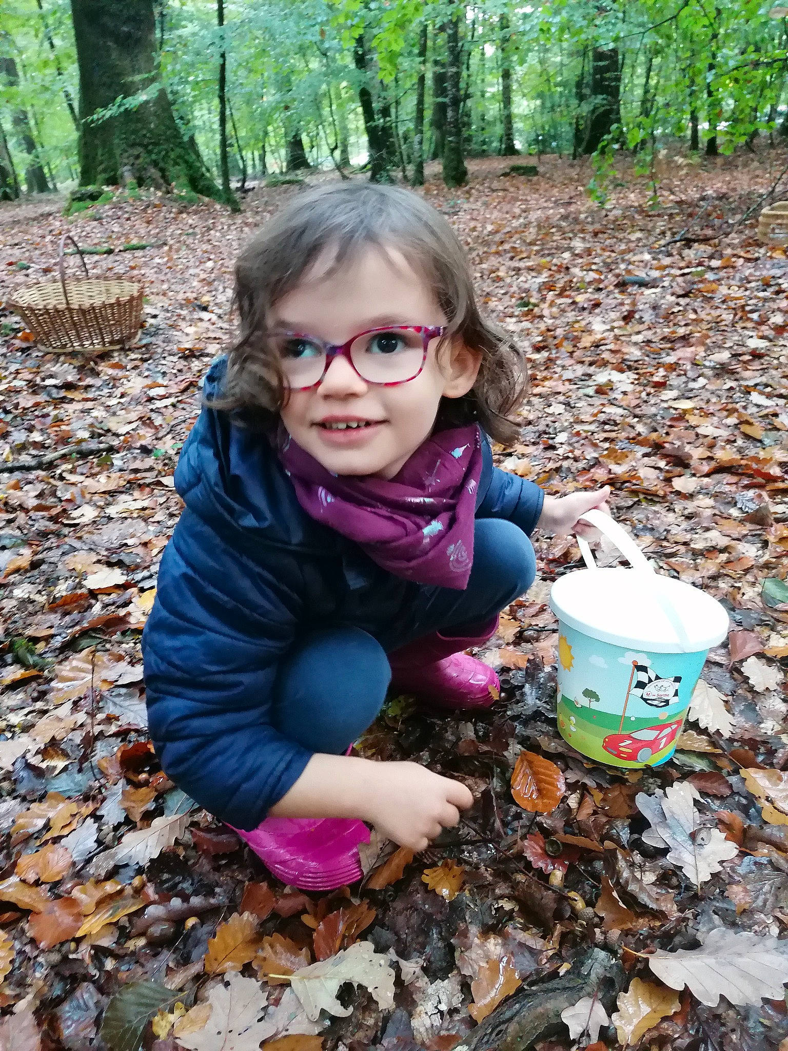 Maëlys a rejoint le concours — aidez-le/la à gagner de superbes lots ! child, forest, fun, glasses, grass, green, landscape, leaf, leisure, natural_environment, nature, people_in_nature, person, plant, recreation, soil, spring, sunglasses, toddler, tree
