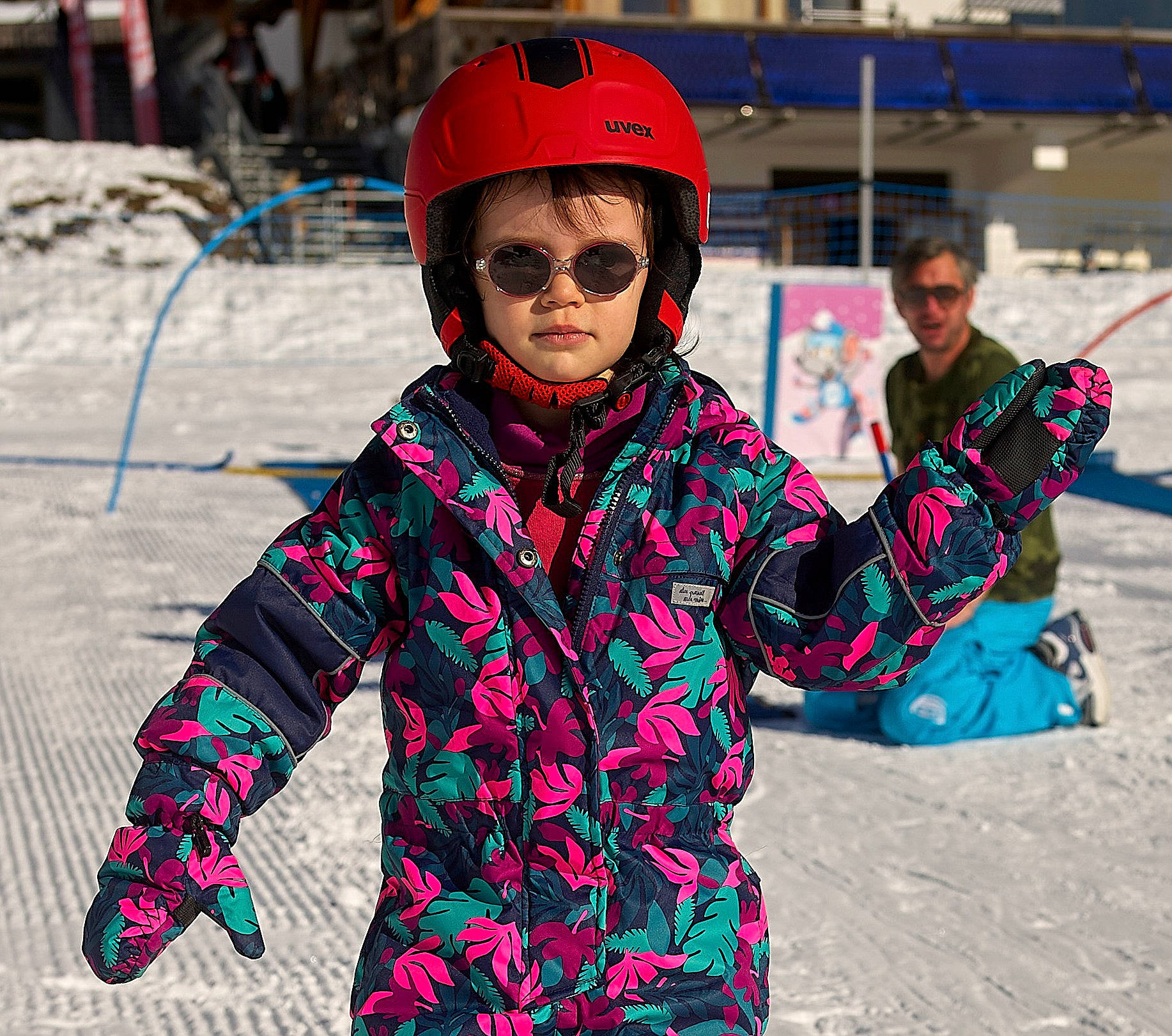 Maëlys a rejoint le concours — aidez-le/la à gagner de superbes lots ! cool, eyewear, glasses, glove, goggles, headgear, helmet, jacket, leisure, outerwear, person, plant, recreation, sleeve, slope, snow, sports_equipment, sports_gear, street_fashion, sunglasses