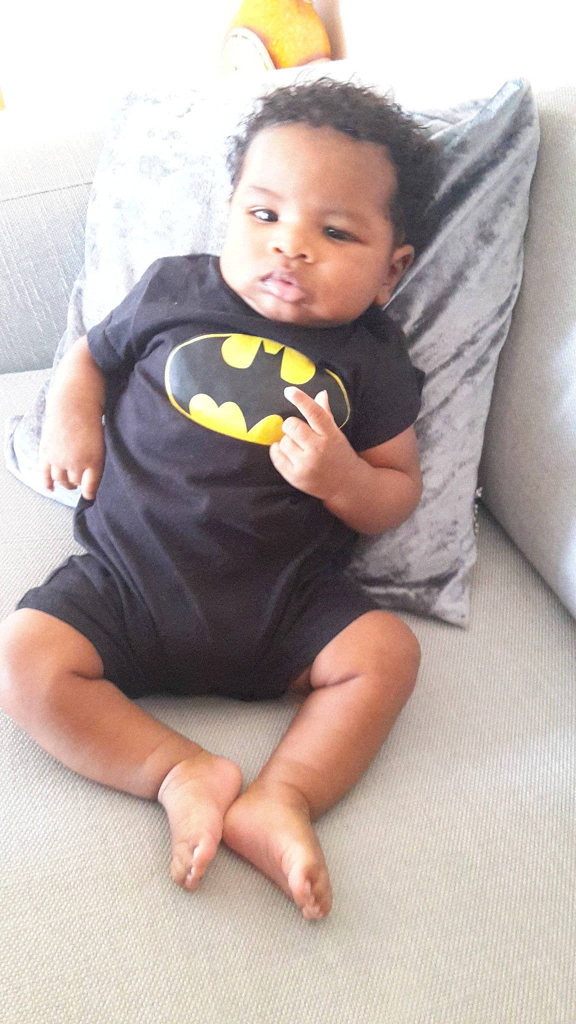 Mikaïl a rejoint le concours — aidez-le/la à gagner de superbes lots ! arm, child, girl, infant, joint, leg, person, product, sitting, skin, smile, textile, toddler, trunk