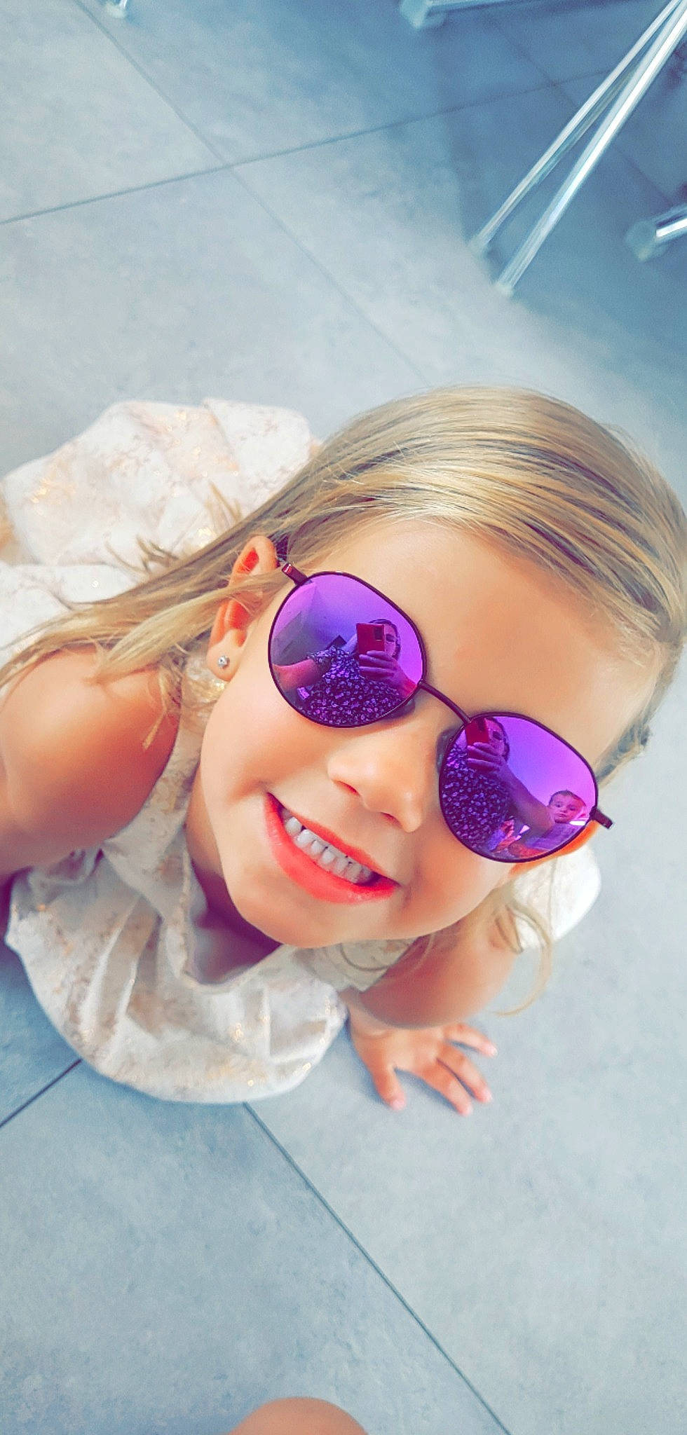 Elya participe au concours pour gagner de l'argent avec cette photo : cool, eye, eye_glass_accessory, eyewear, facial_expression, glasses, goggles, hair, happy, head, headgear, iris, joy, lip, mouth, nose, person, pink, skin, smile
